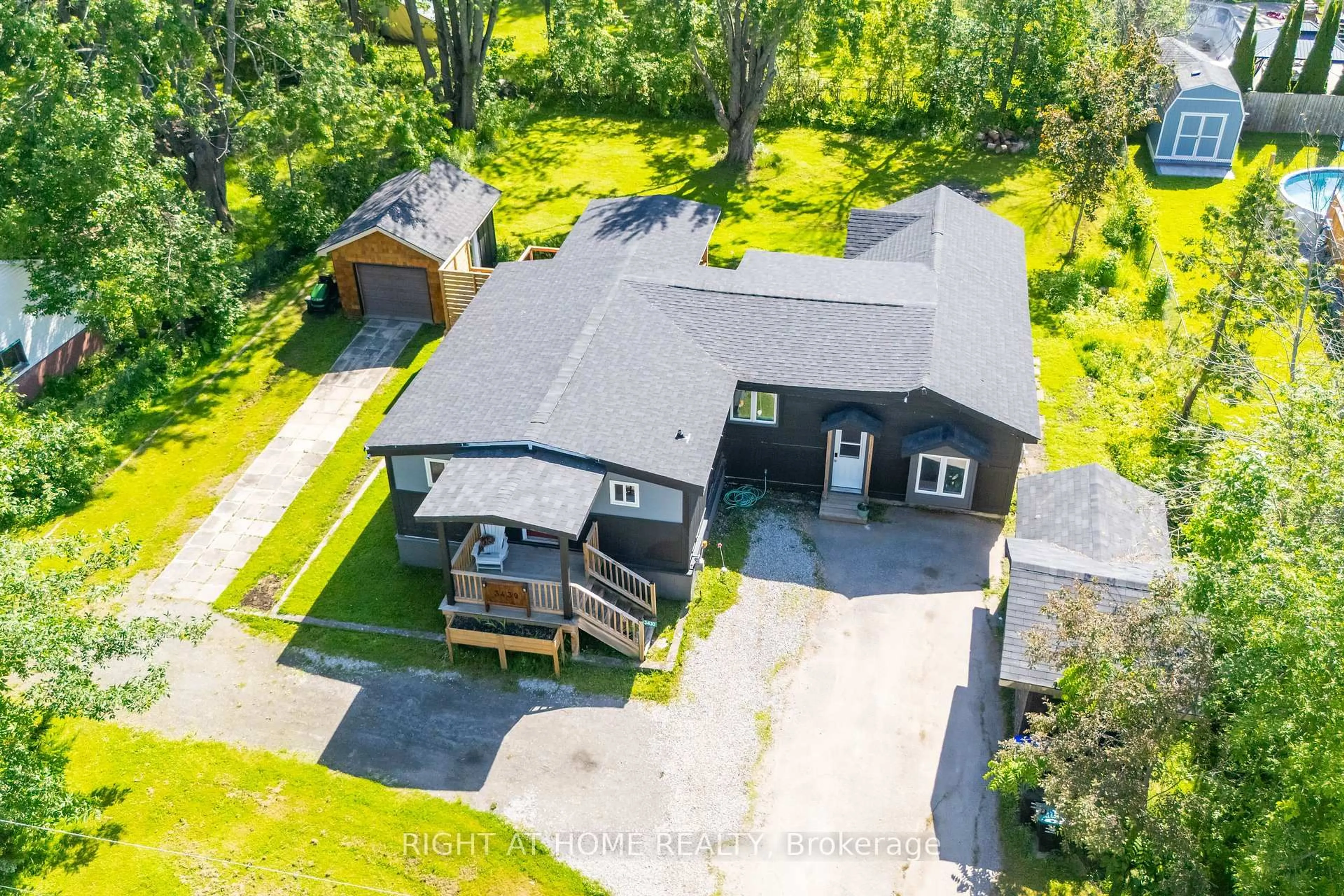A pic from outside/outdoor area/front of a property/back of a property/a pic from drone, unknown for 3430 Bayou Rd, Severn Ontario L3V 6H3