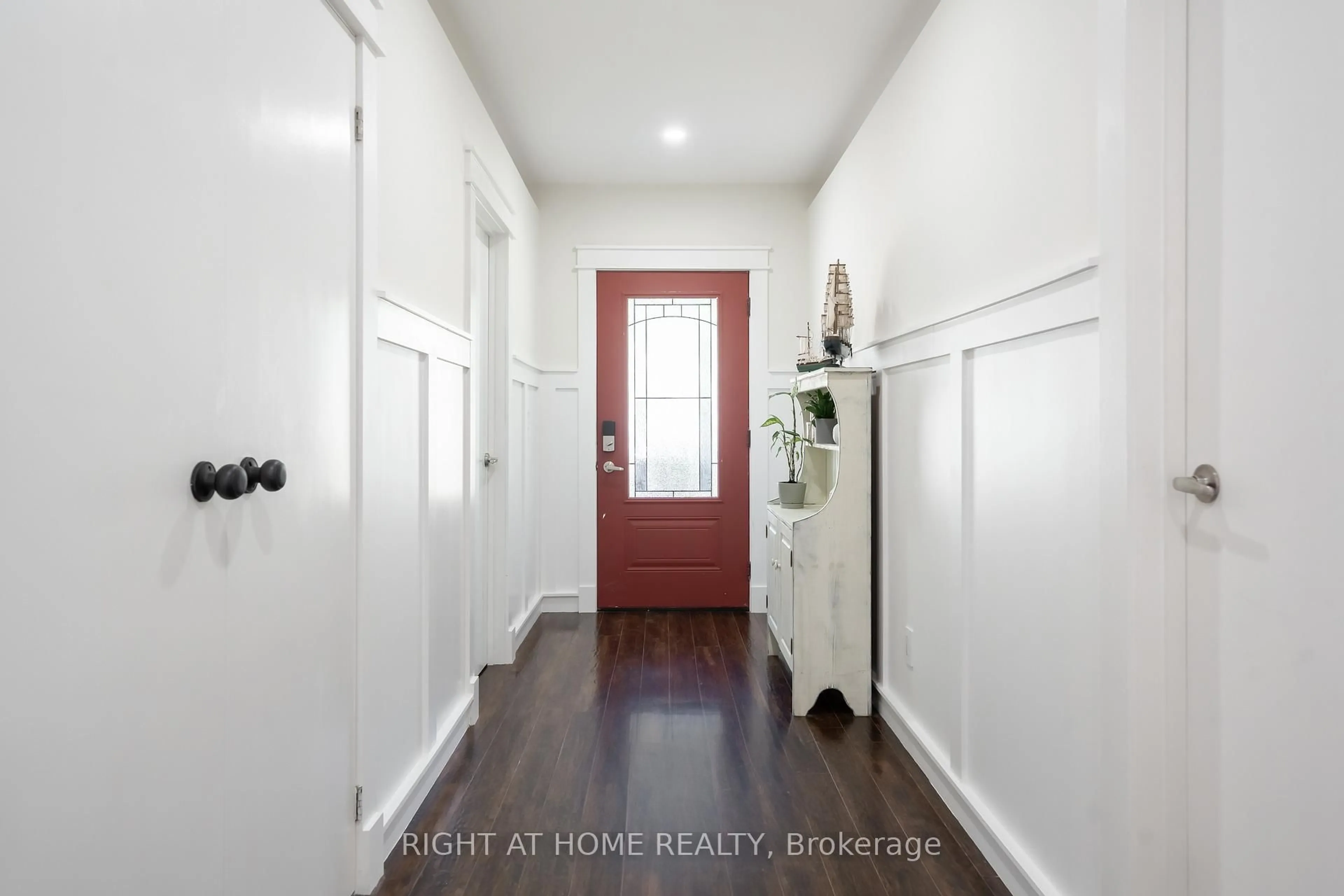 Indoor entryway for 3430 Bayou Rd, Severn Ontario L3V 6H3