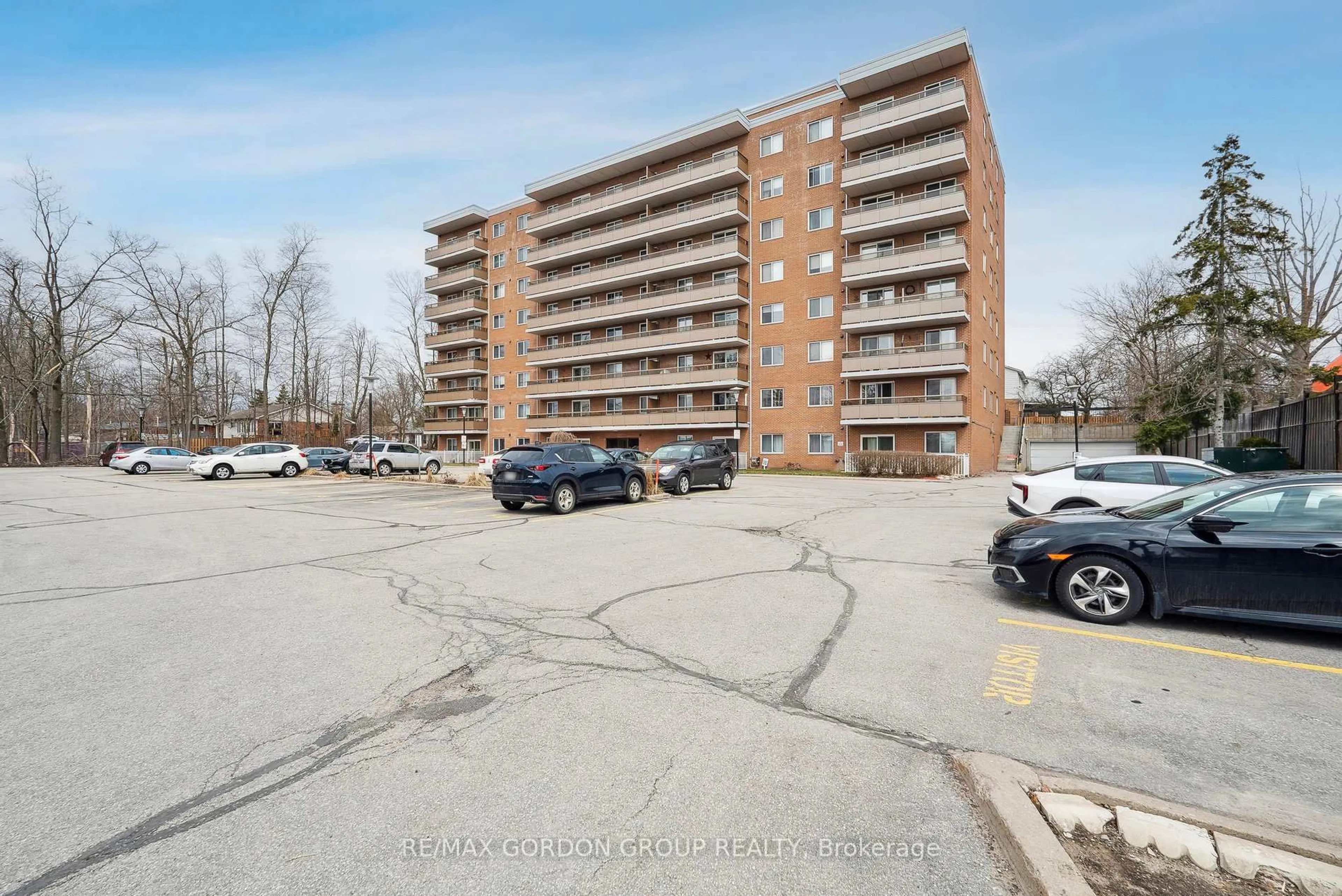 A pic from outside/outdoor area/front of a property/back of a property/a pic from drone, street for 414 Blake St #601, Barrie Ontario L4M 5J7
