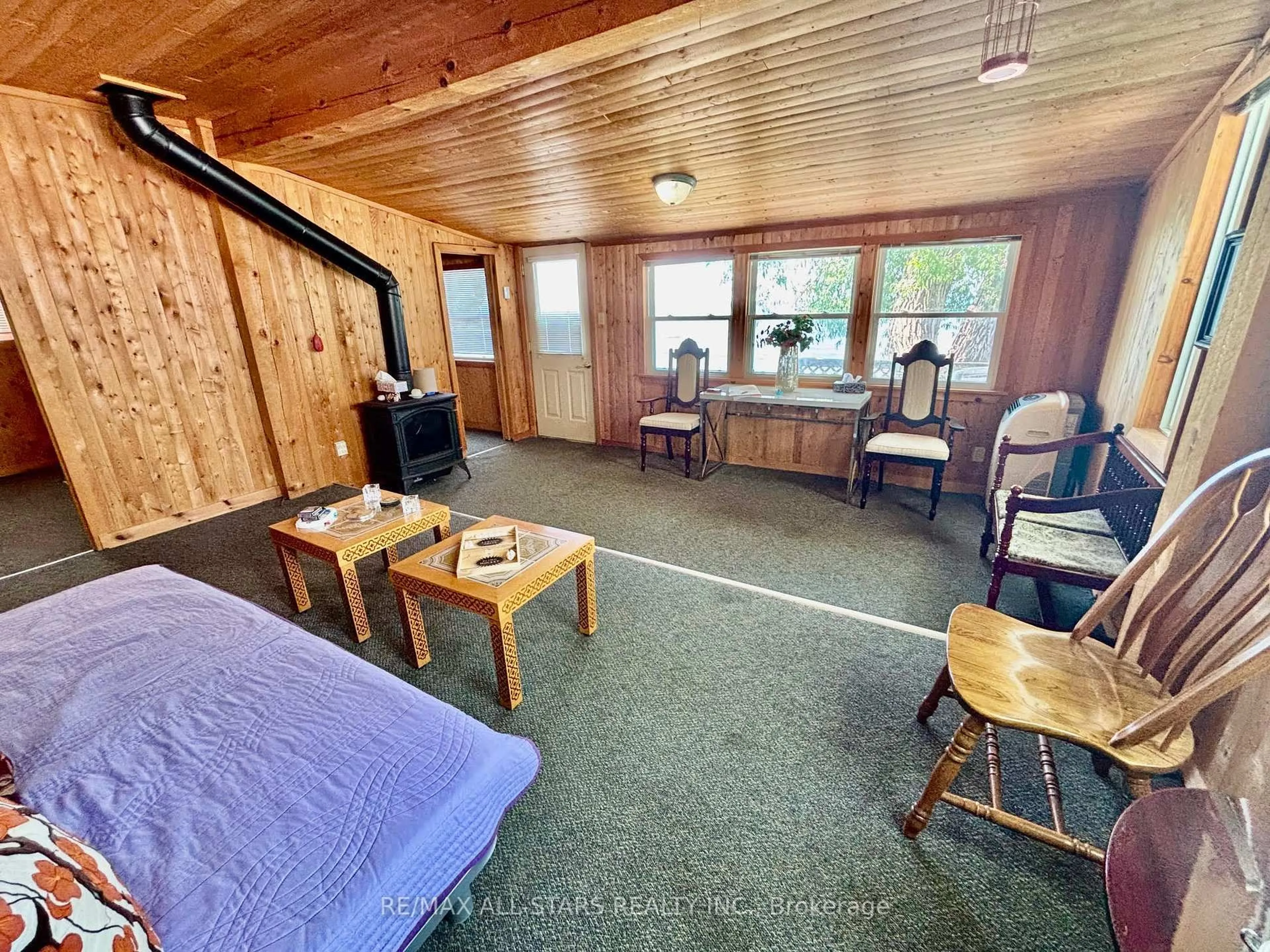 A pic of a room for 2644 Lakeshore Dr, Ramara Ontario L0K 1B0