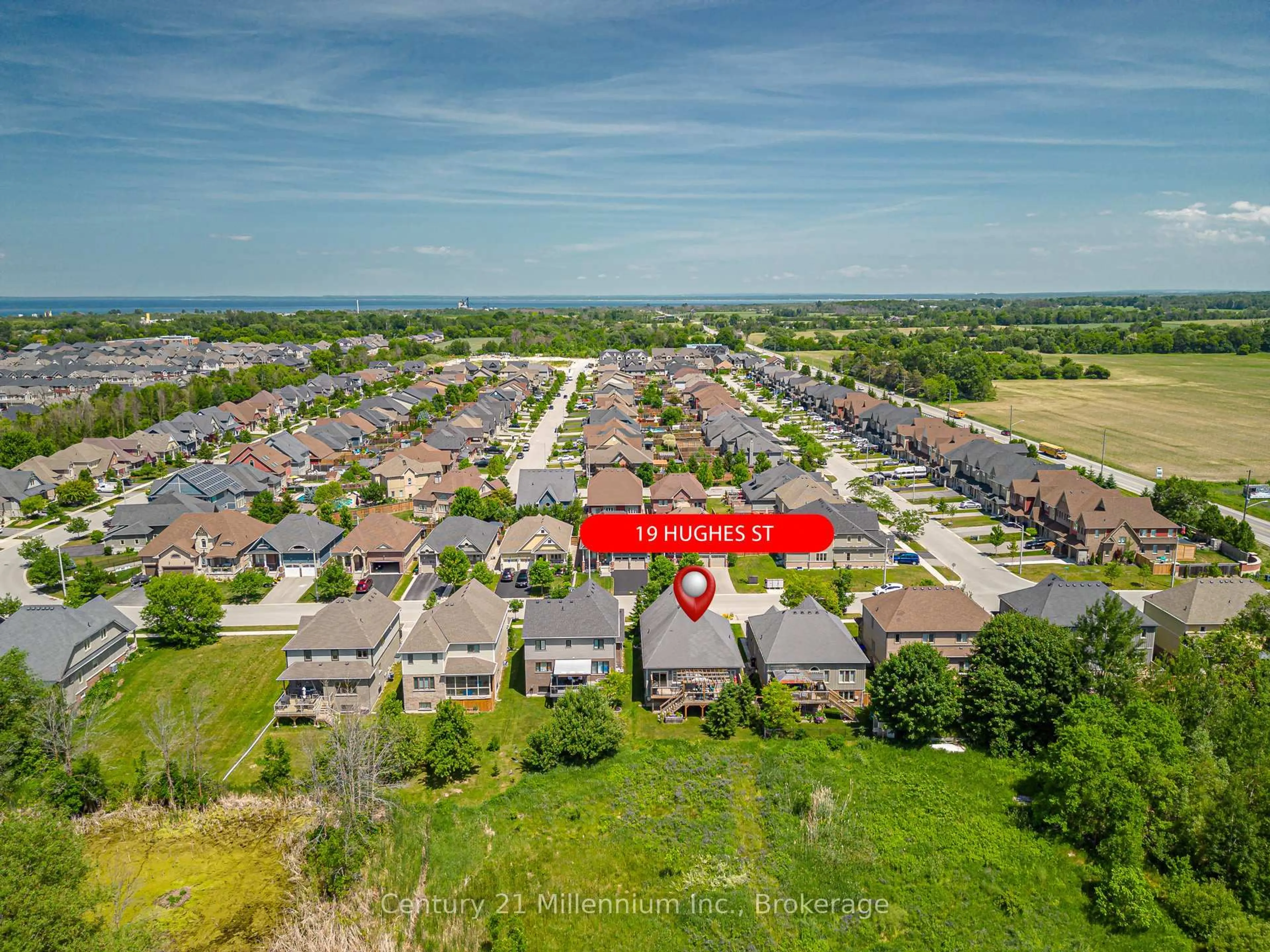 A pic from outside/outdoor area/front of a property/back of a property/a pic from drone, unknown for 19 Hughes St, Collingwood Ontario L9Y 0W7