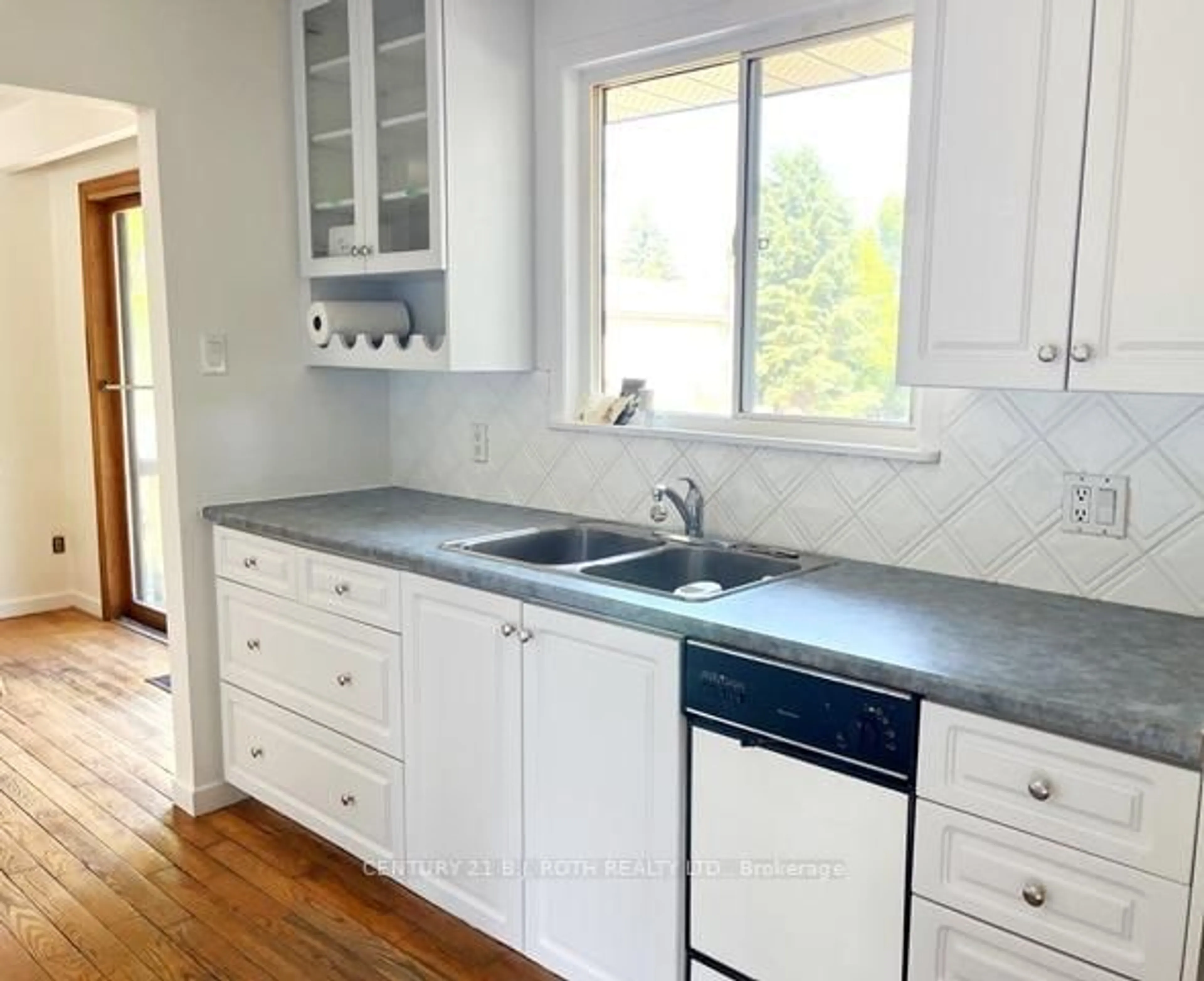 Standard kitchen, unknown for 19 Finlay Mill Rd, Springwater Ontario L0L 1X1