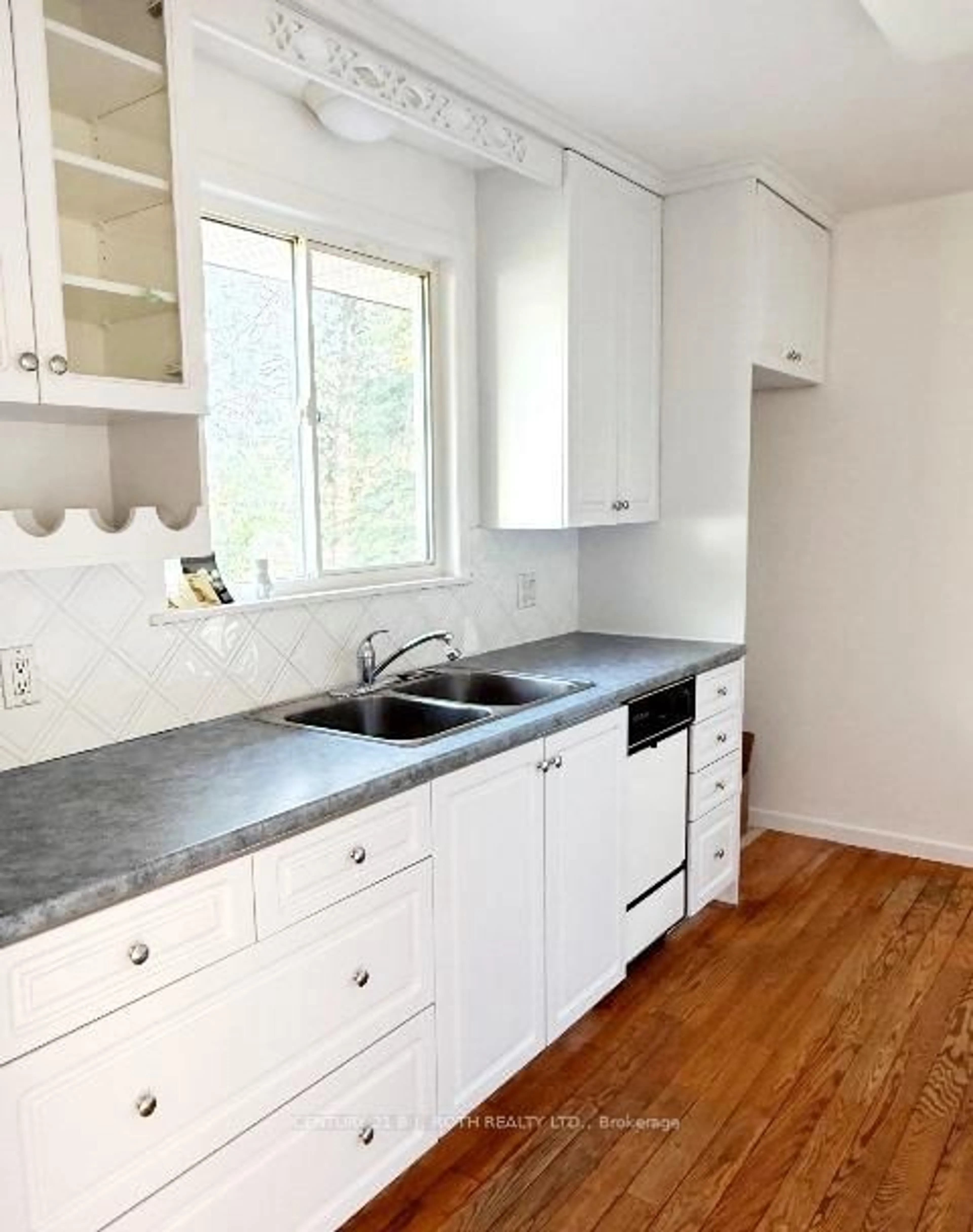 Standard kitchen, unknown for 19 Finlay Mill Rd, Springwater Ontario L0L 1X1