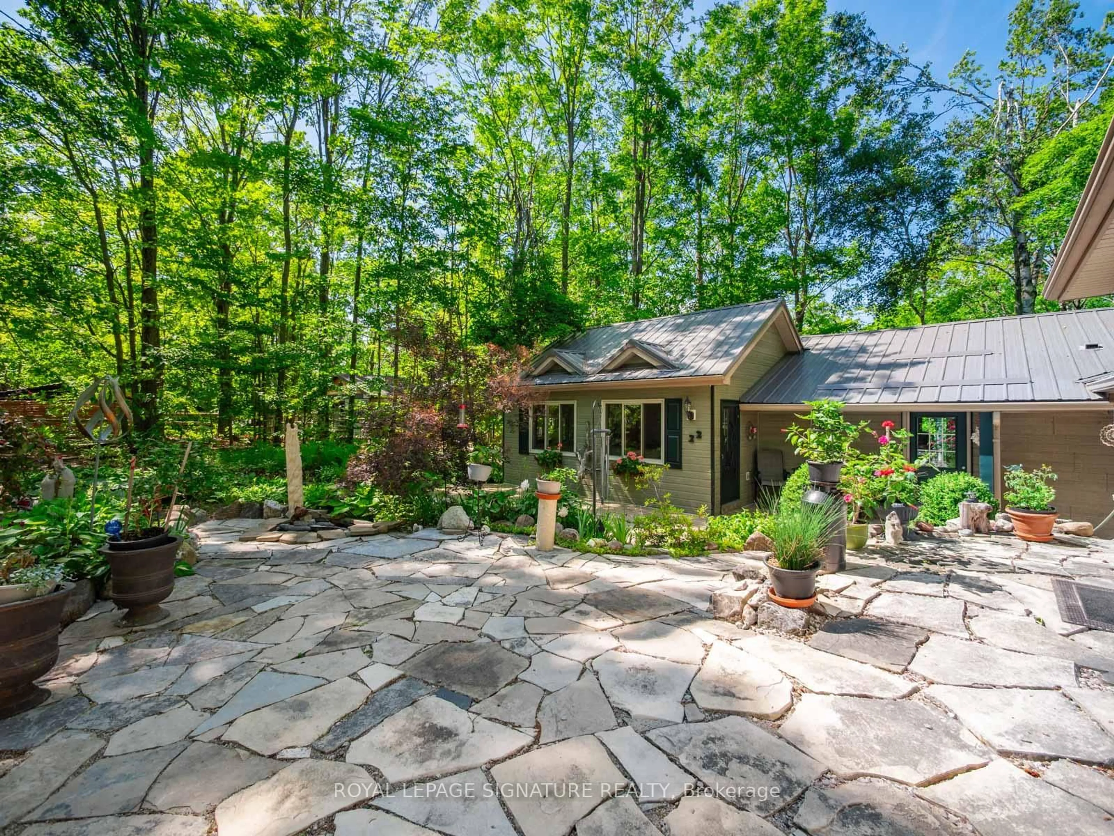 Patio, unknown for 22 Iroquois Rdge, Oro-Medonte Ontario L0K 1E0