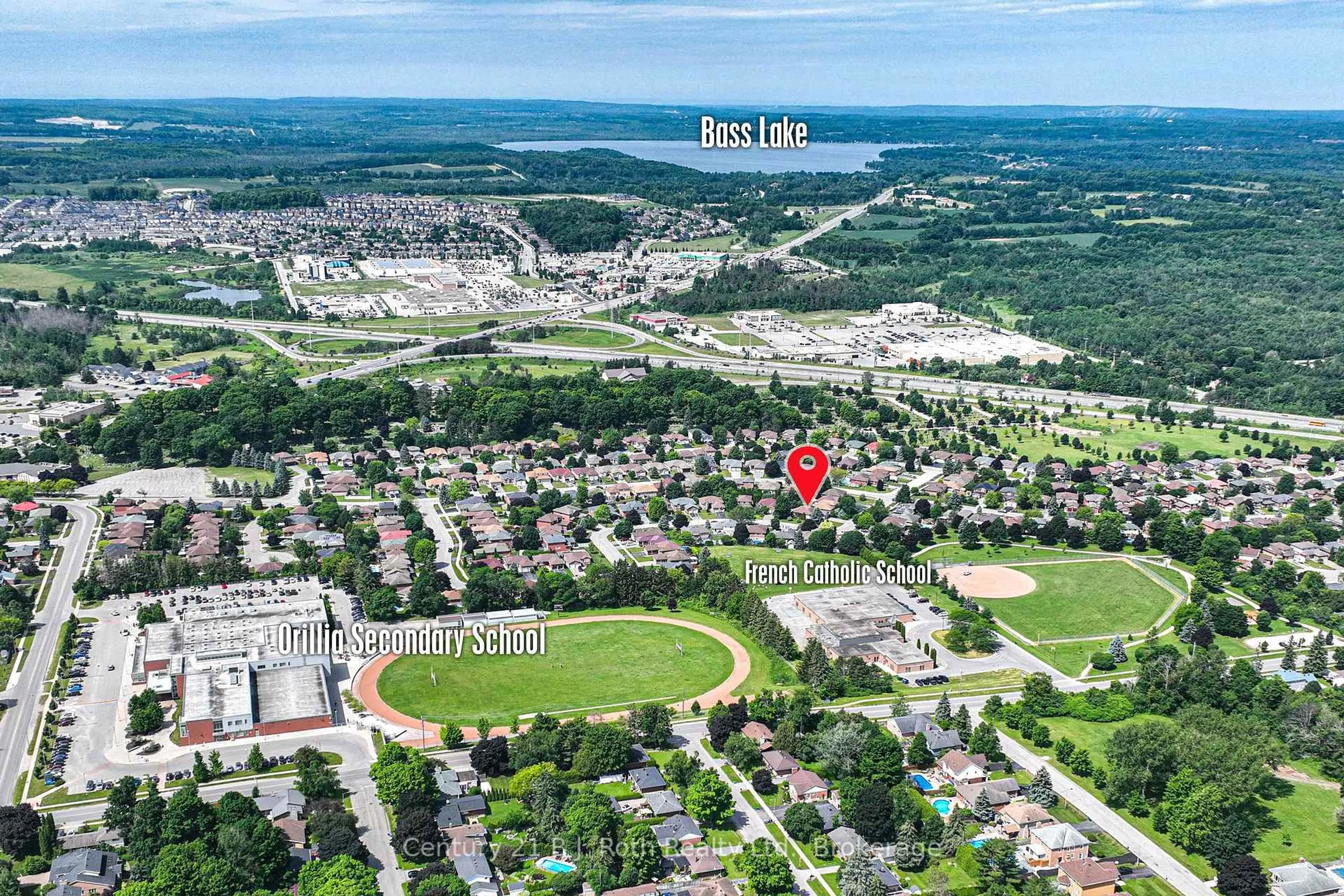 A pic from outside/outdoor area/front of a property/back of a property/a pic from drone, mountain view for 72 Carter Cres, Orillia Ontario L3V 7S1