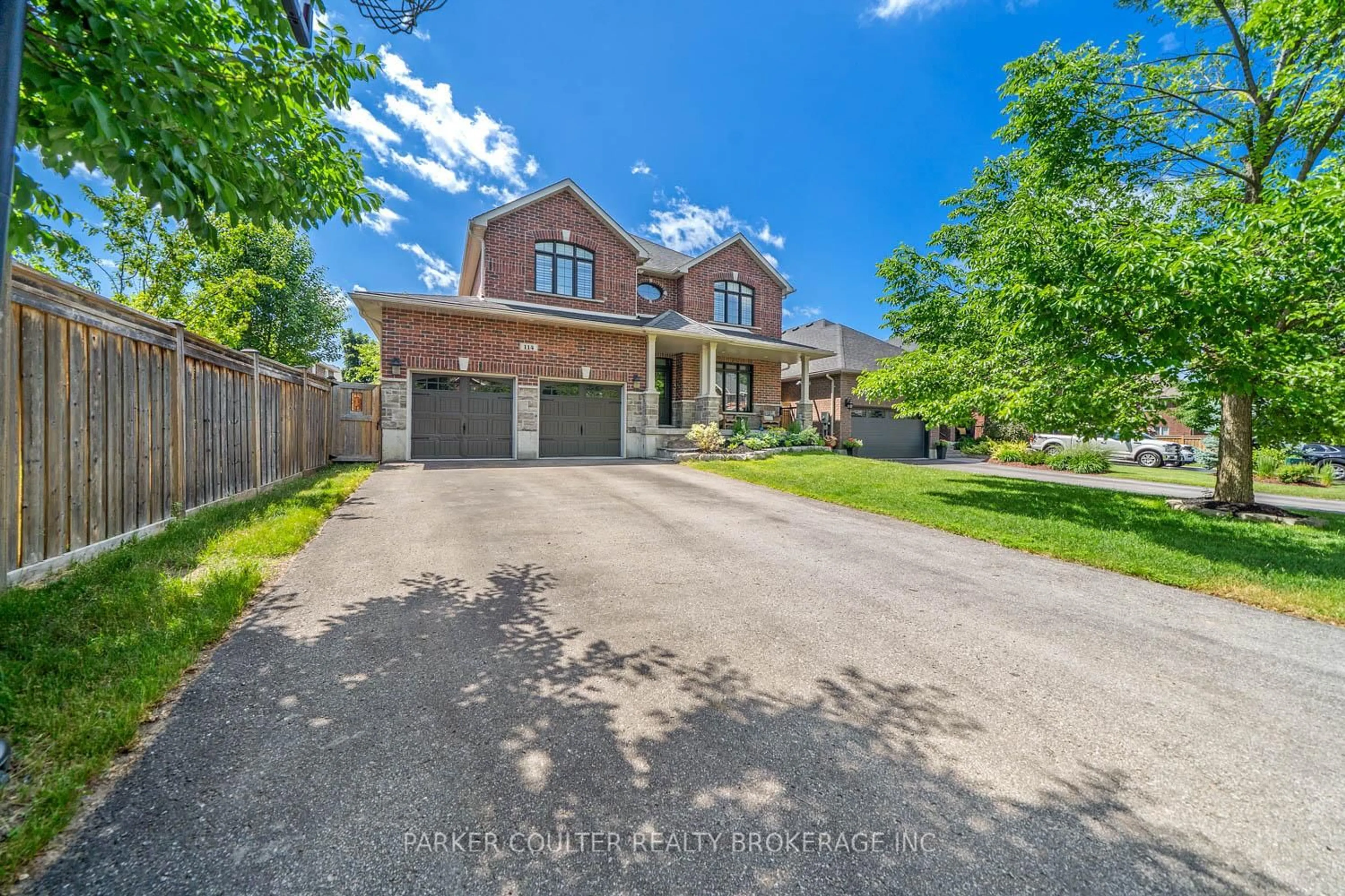 A pic from outside/outdoor area/front of a property/back of a property/a pic from drone, street for 19 Mccarthy Crt, Barrie Ontario L4N 5L5