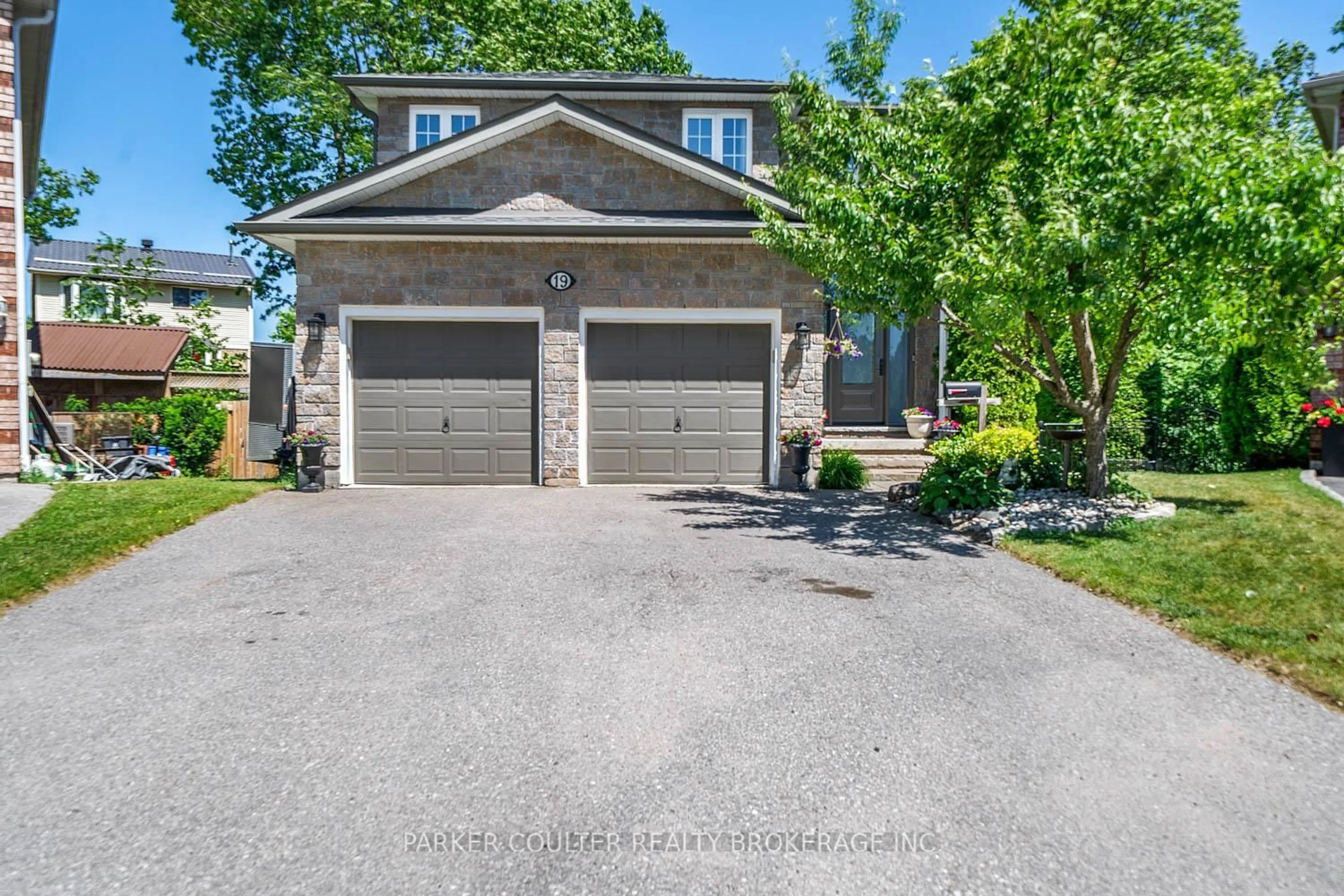 Unknown for 19 Mccarthy Crt, Barrie Ontario L4N 5L5
