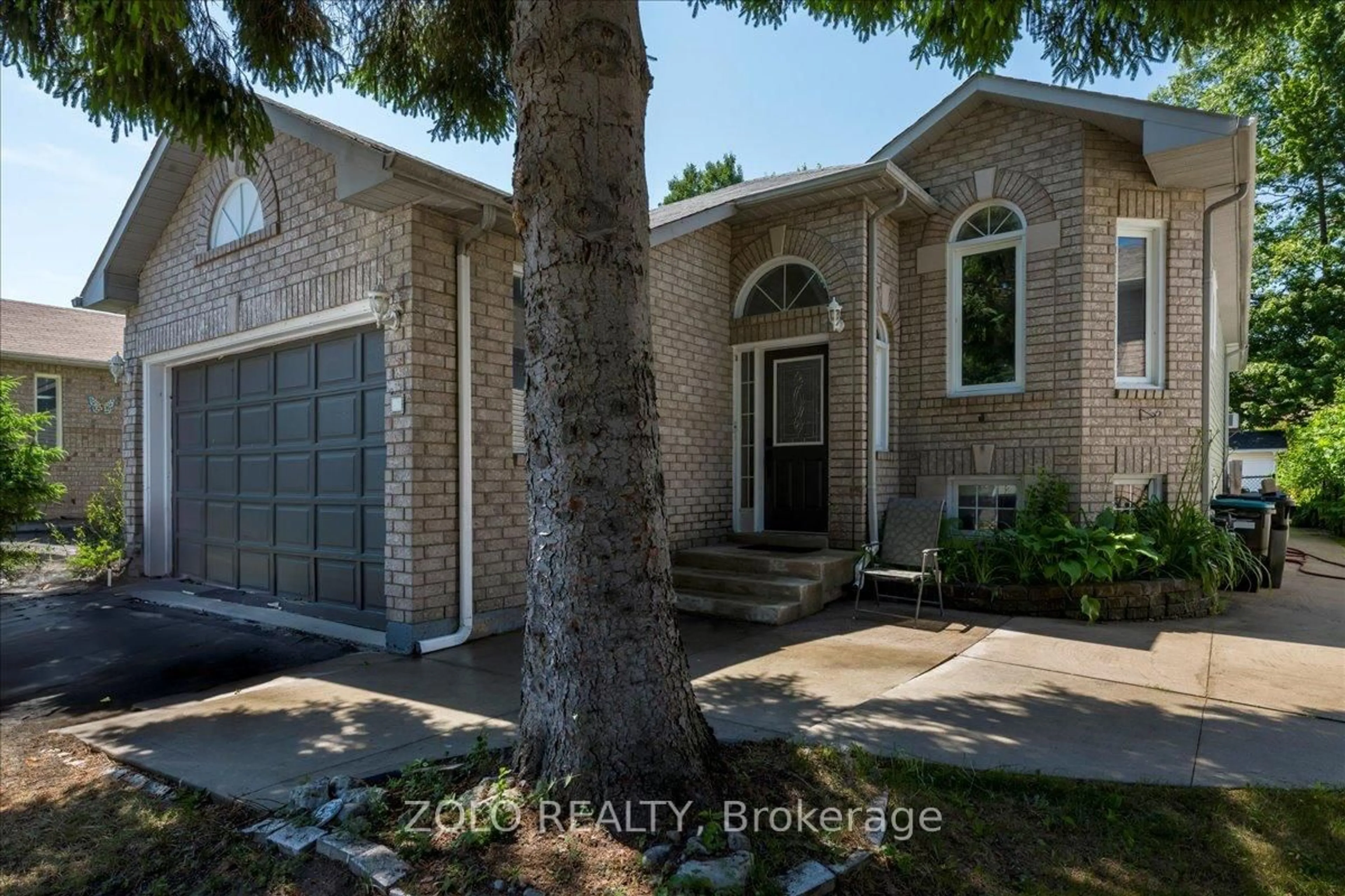 Home with brick exterior material, street for 124 dyer Dr, Wasaga Beach Ontario L9Z 1M1
