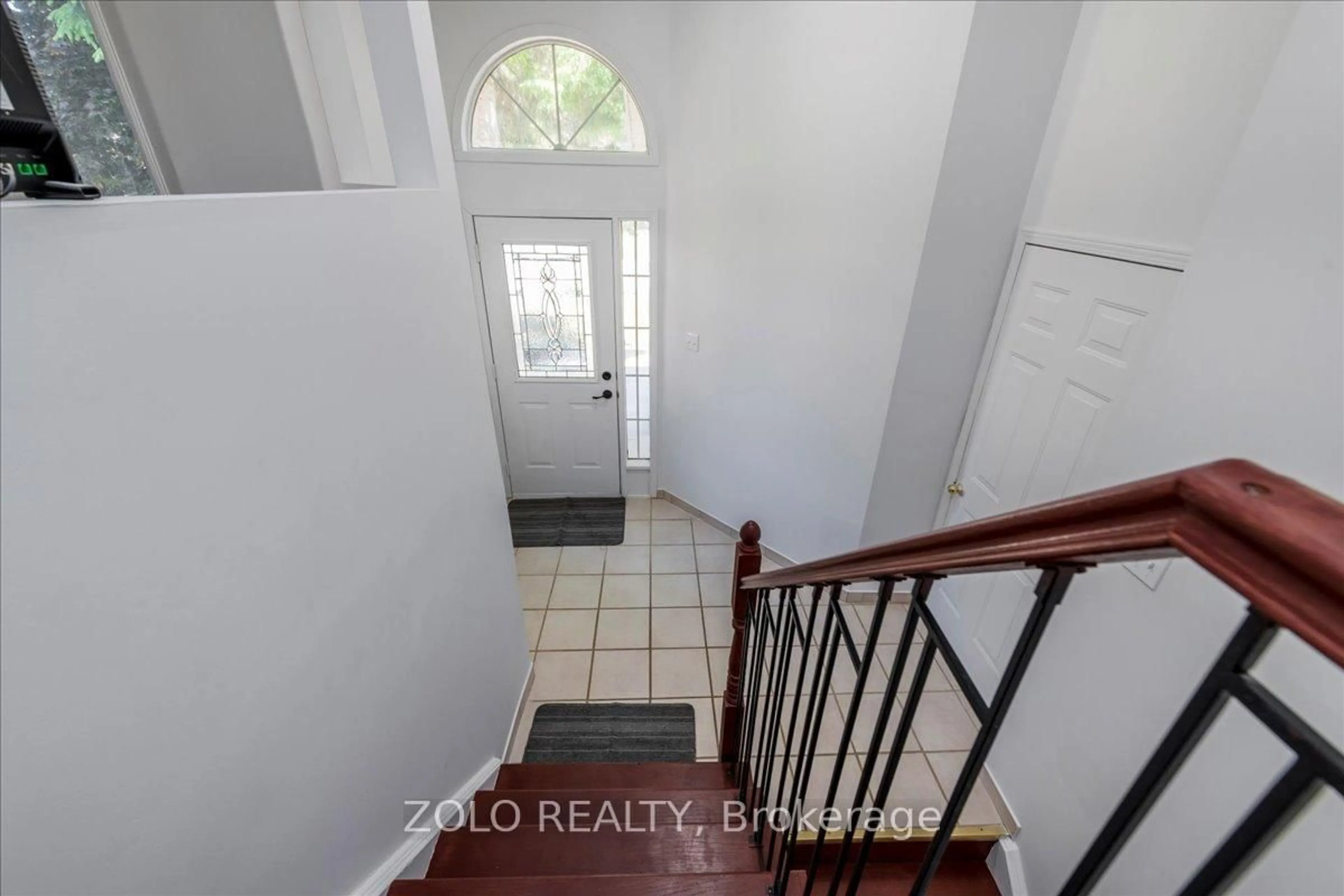 Indoor entryway for 124 dyer Dr, Wasaga Beach Ontario L9Z 1M1
