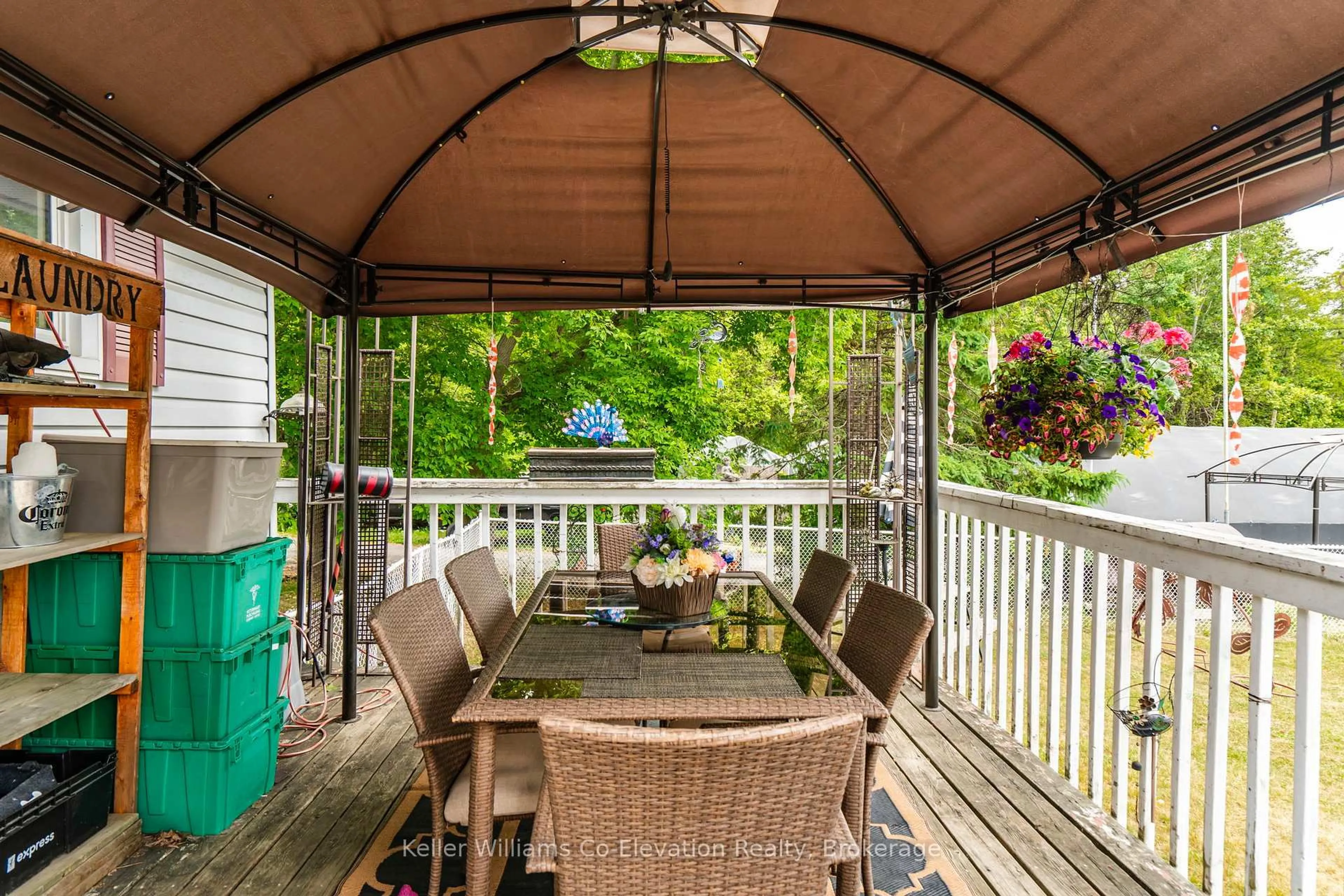 Patio, street for 2121 Klondike Park Rd, Wasaga Beach Ontario L9Z 2W9
