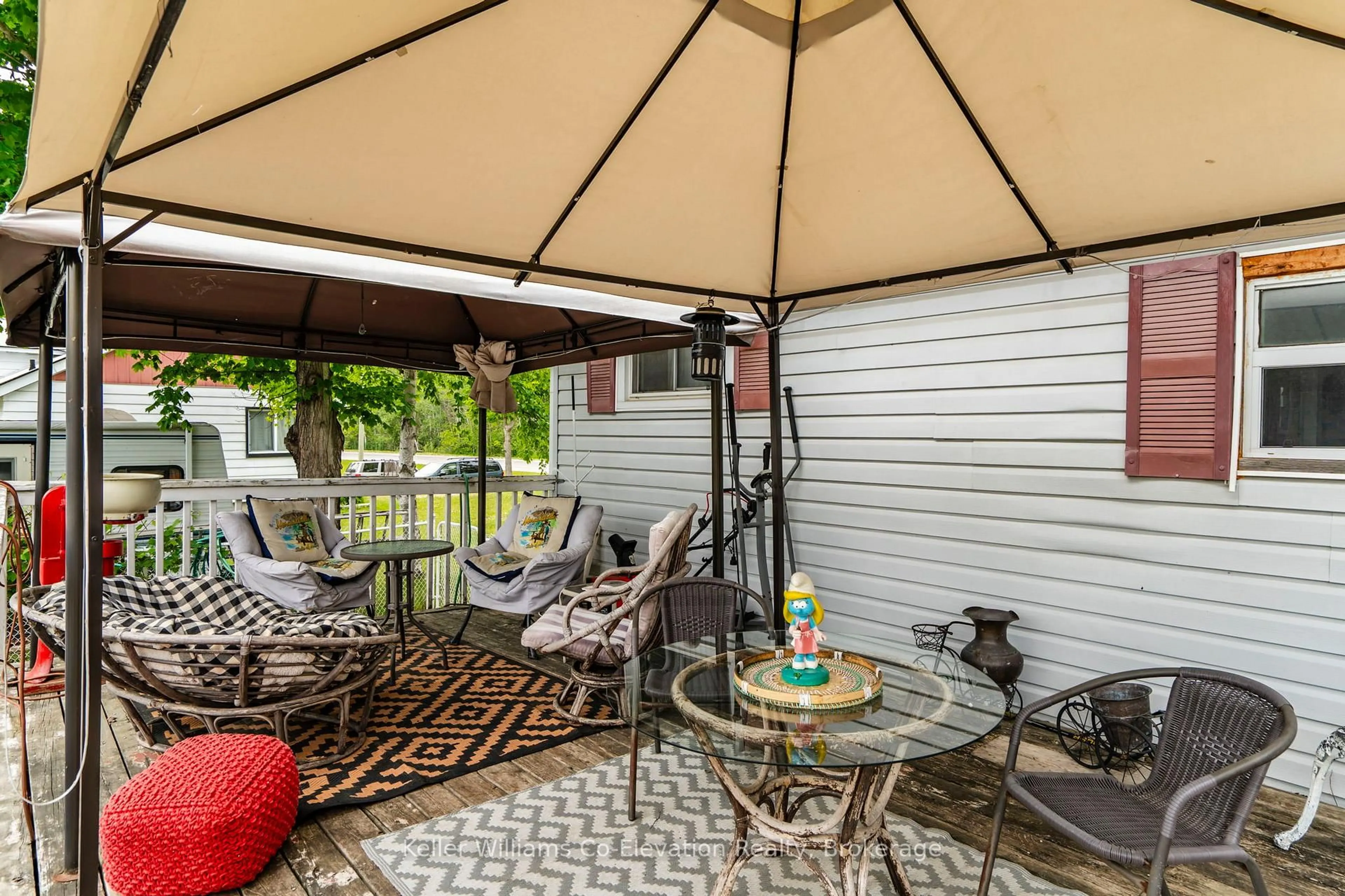 Patio, street for 2121 Klondike Park Rd, Wasaga Beach Ontario L9Z 2W9