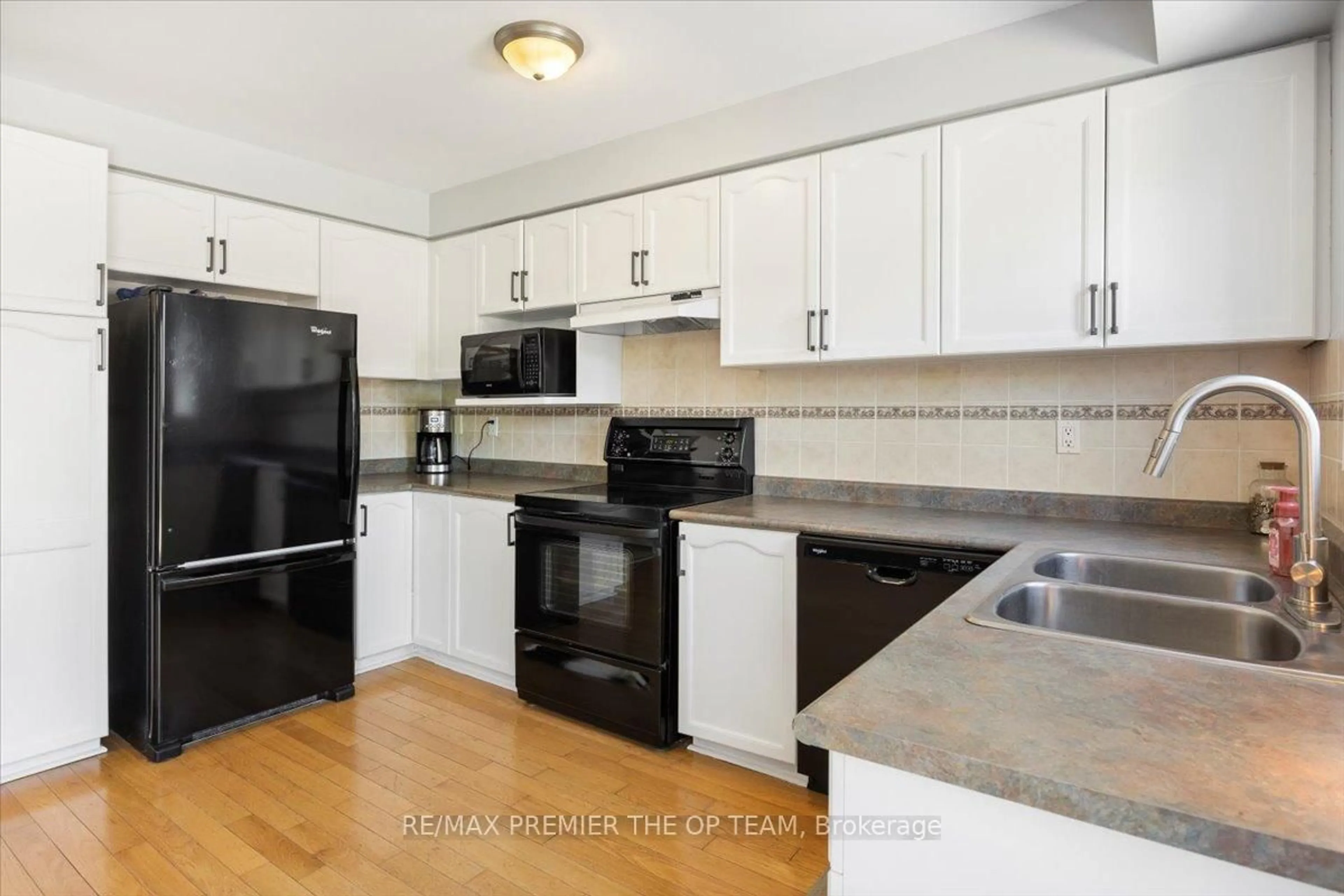 Standard kitchen, unknown for 45 Sherwood Crt, Barrie Ontario L4N 9V1