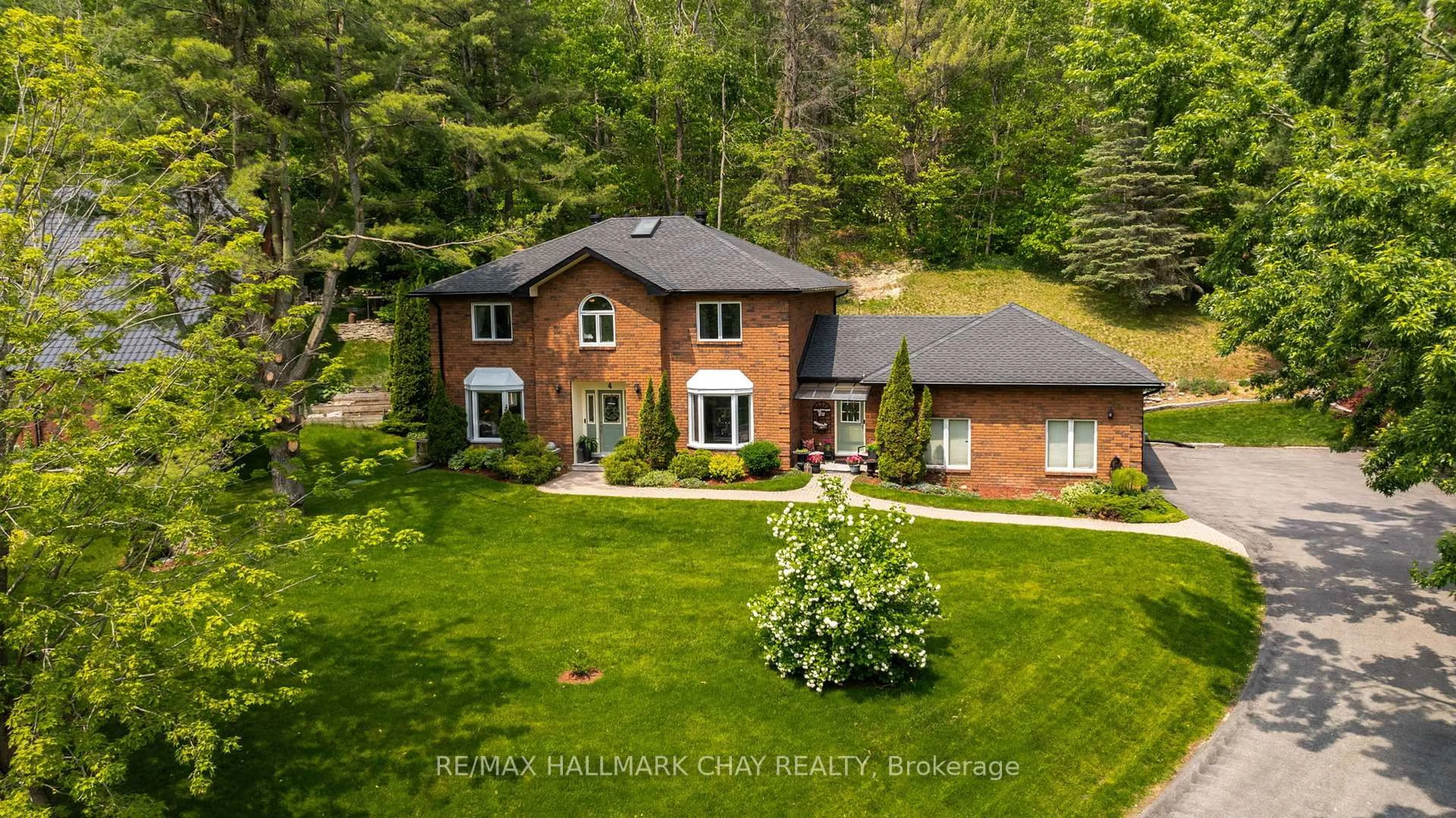 A pic from outside/outdoor area/front of a property/back of a property/a pic from drone, street for 4 IDLEWOOD Dr, Springwater Ontario L0L 1X1