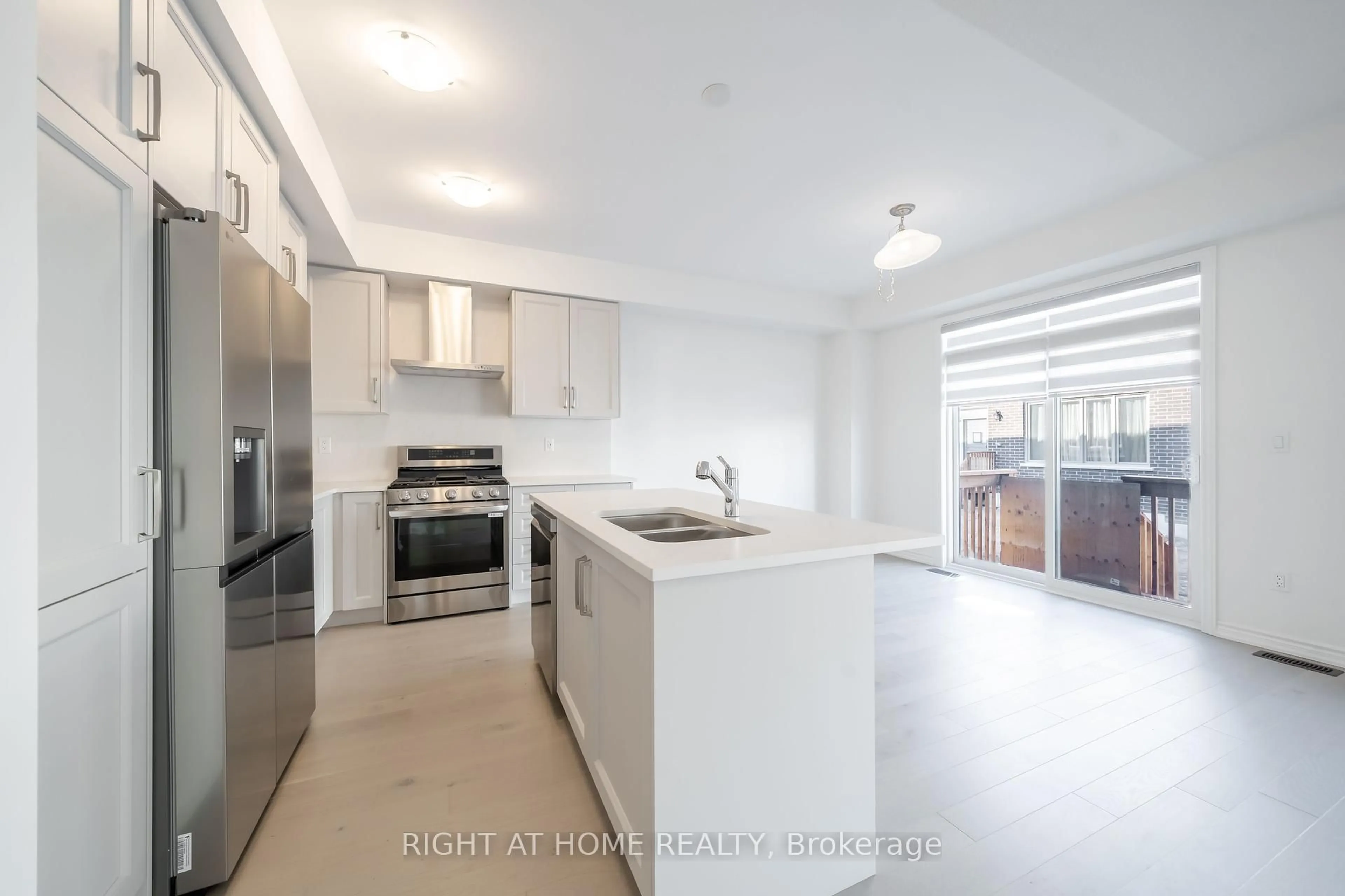 Open concept kitchen, unknown for 26 West Oak Tr, Barrie Ontario L9S 2Z4