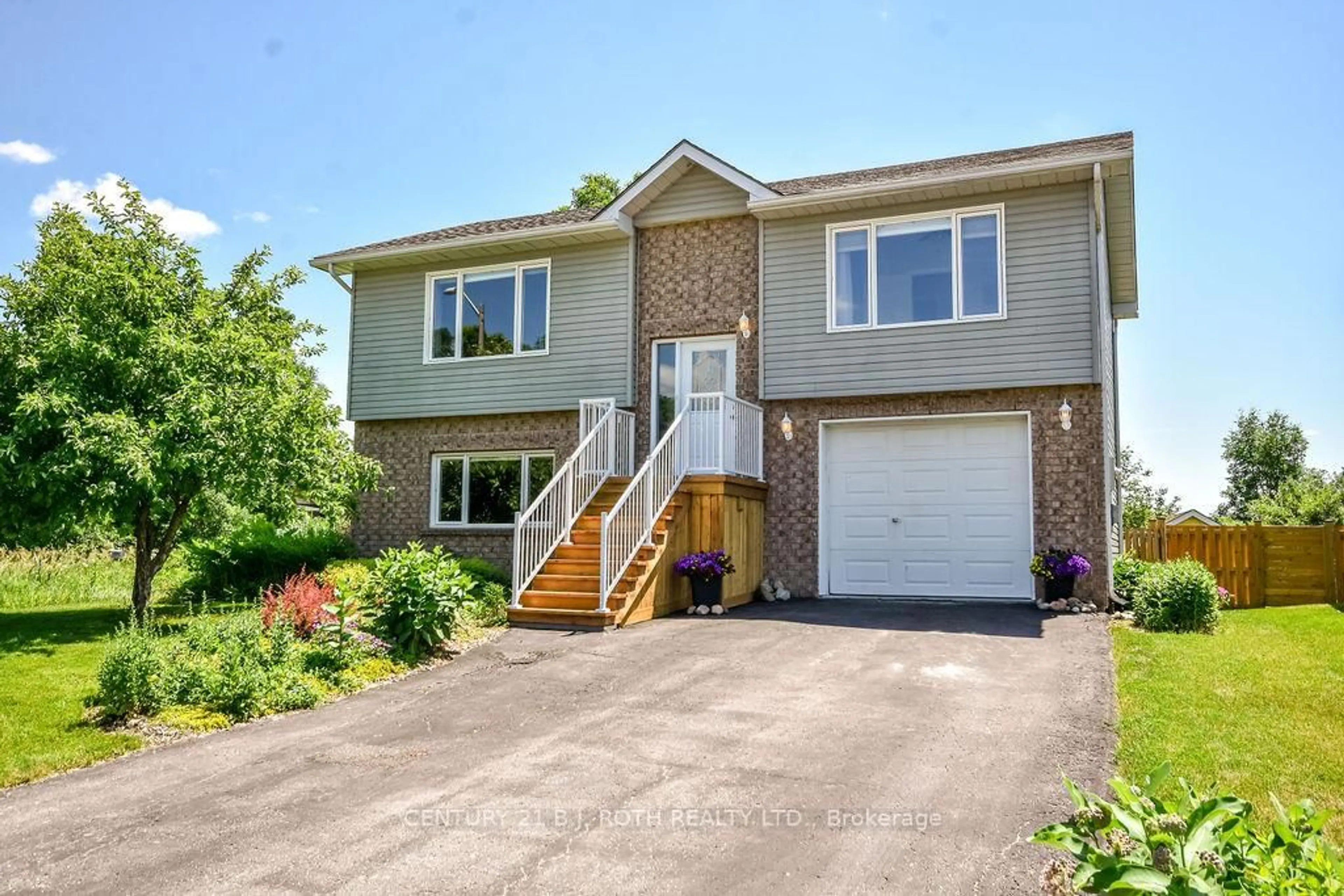 Home with vinyl exterior material, street for 69 Donlands Crt, Severn Ontario L0K 1E0
