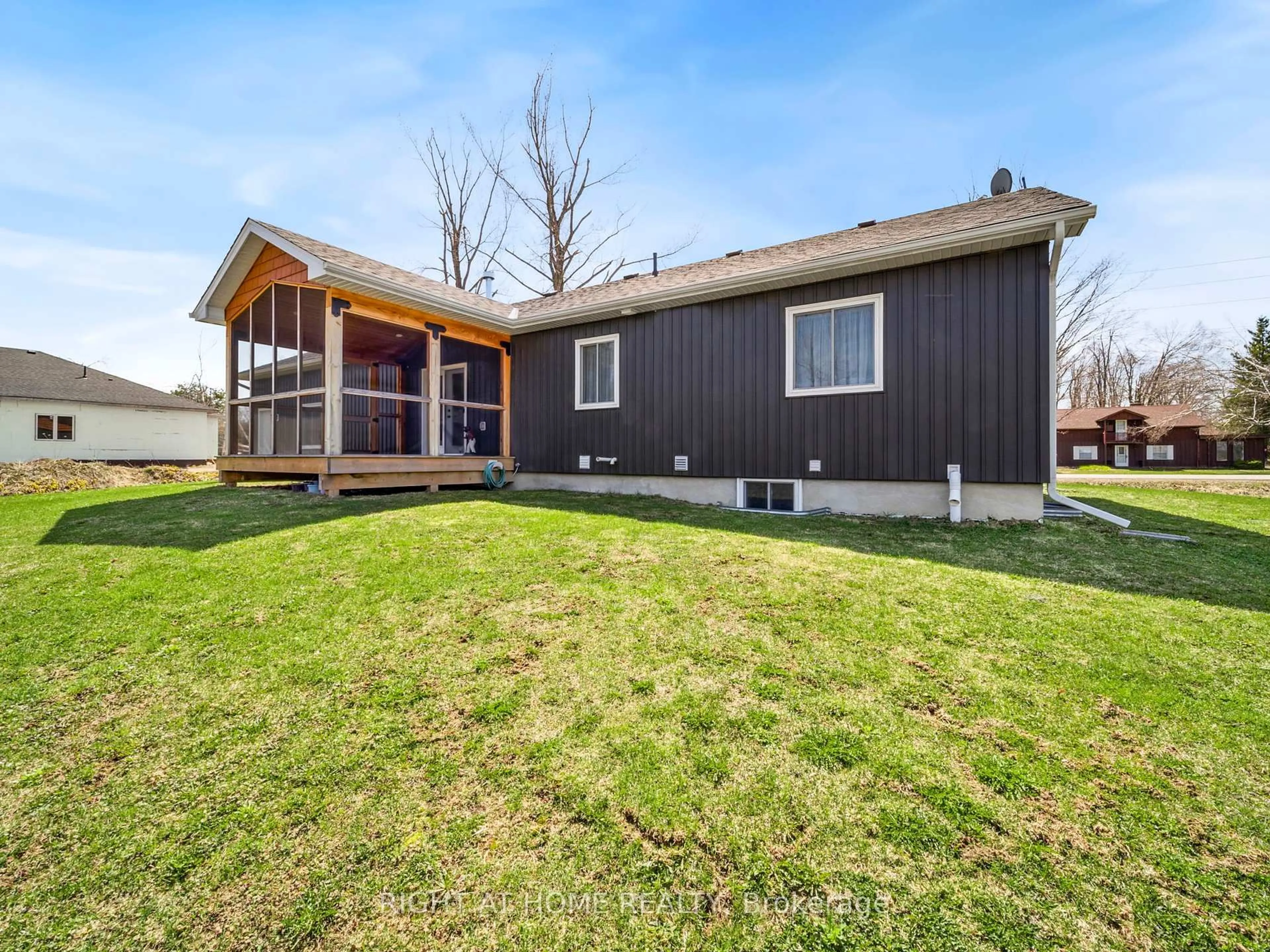Home with vinyl exterior material, unknown for 4000 Joyce Ave, Ramara Ontario L3V 0S2