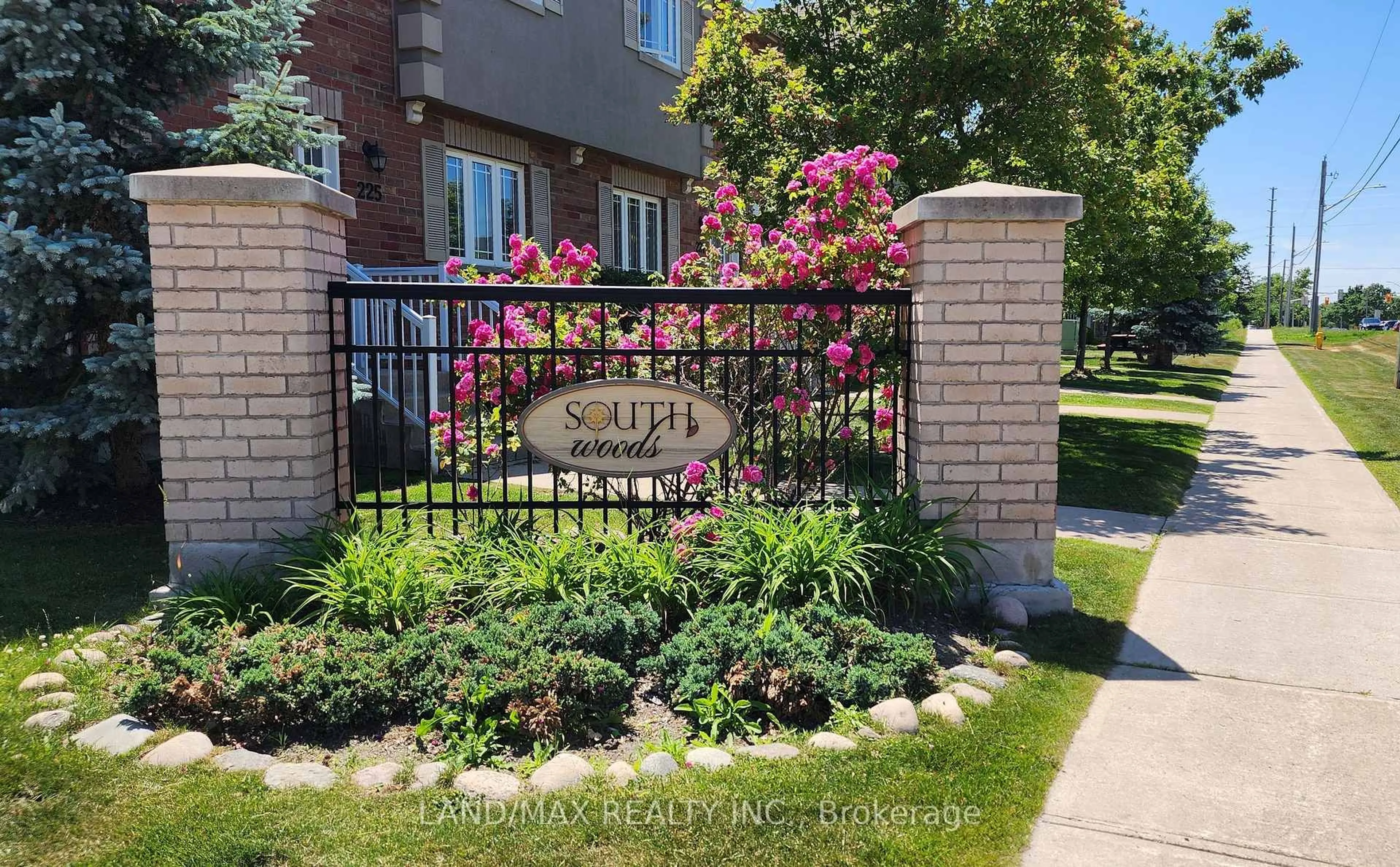 Indoor entryway for 227 Harvie Rd #43, Barrie Ontario L4N 9P8