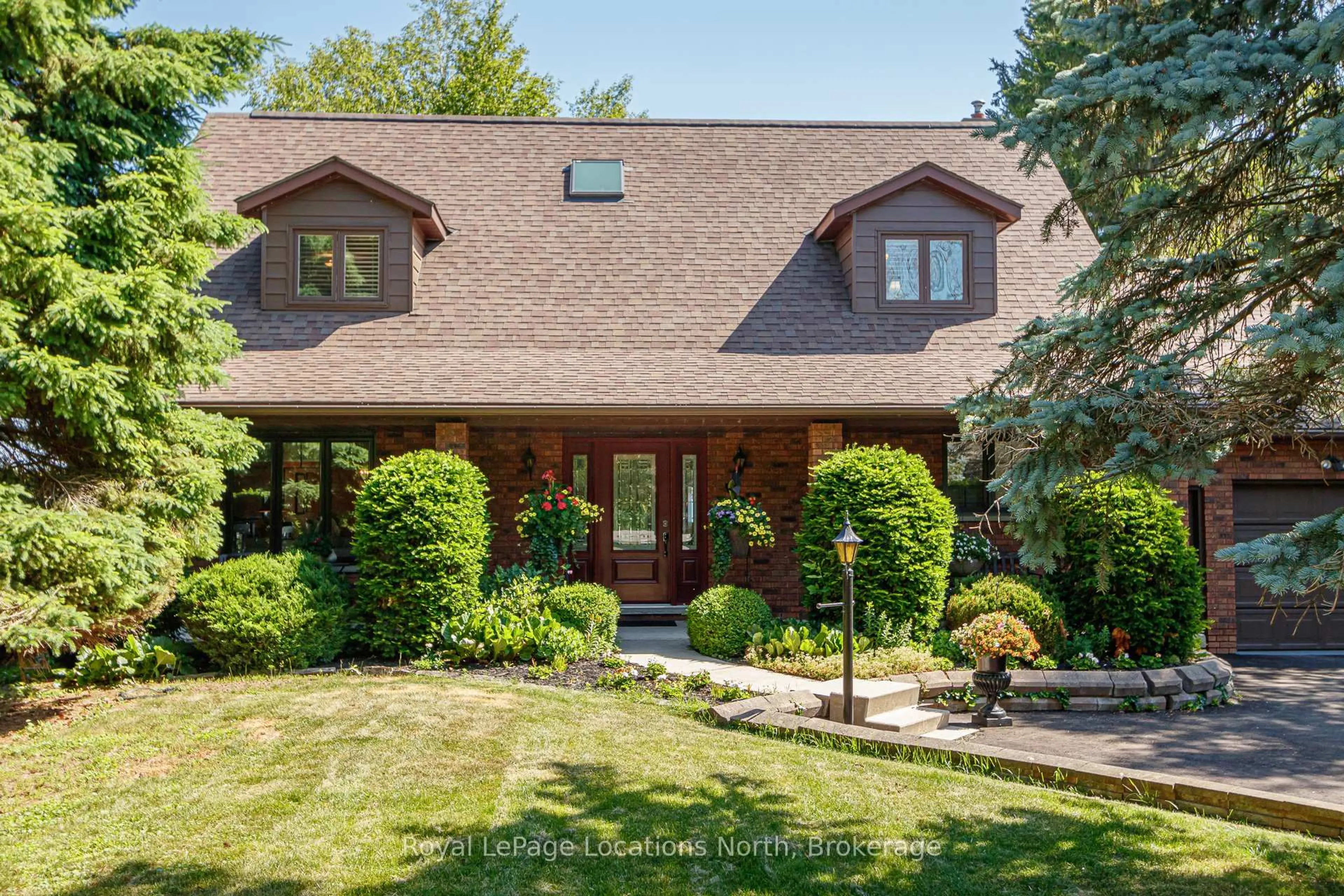 Home with brick exterior material, street for 43 Georgian Manor Dr, Collingwood Ontario L9Y 5P3
