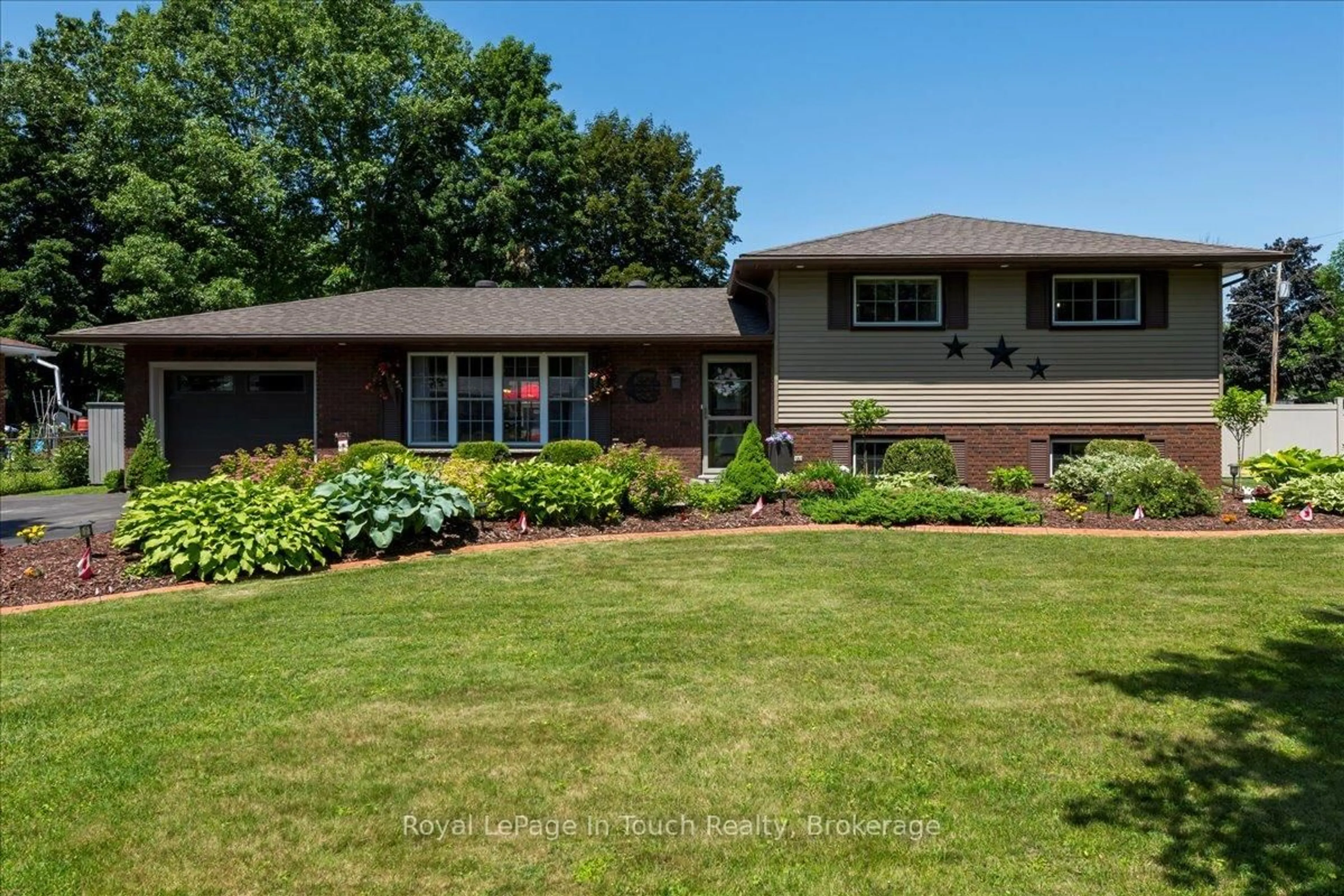 Home with brick exterior material, unknown for 14 Maplegate Rd, Tiny Ontario L0L 2T0