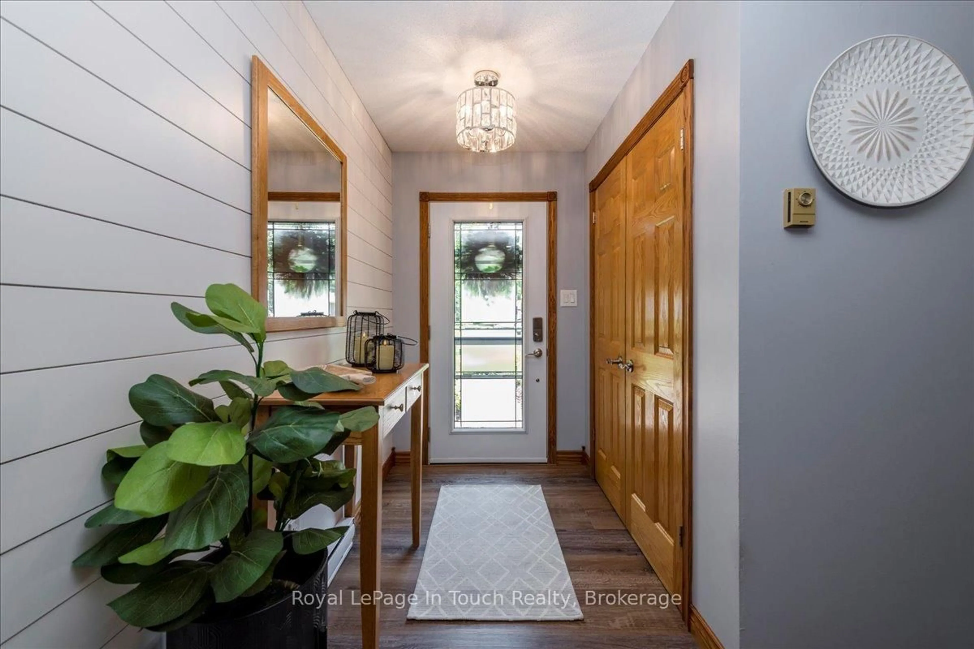 Indoor entryway for 14 Maplegate Rd, Tiny Ontario L0L 2T0