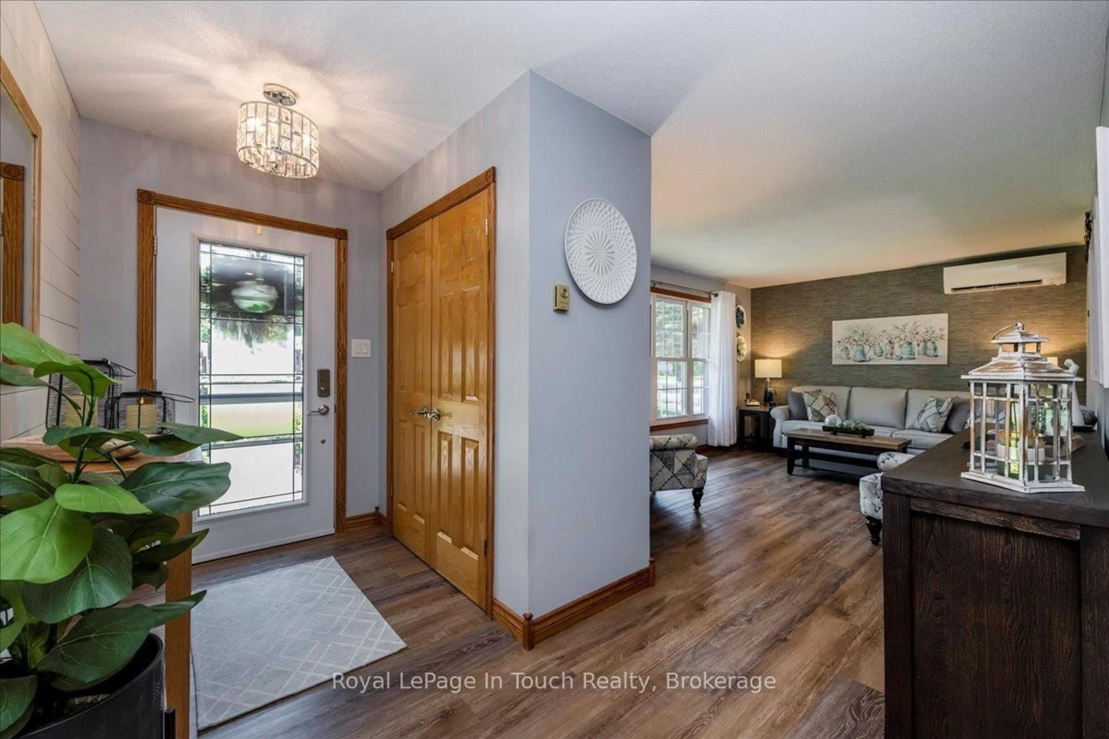 Indoor entryway for 14 Maplegate Rd, Tiny Ontario L0L 2T0