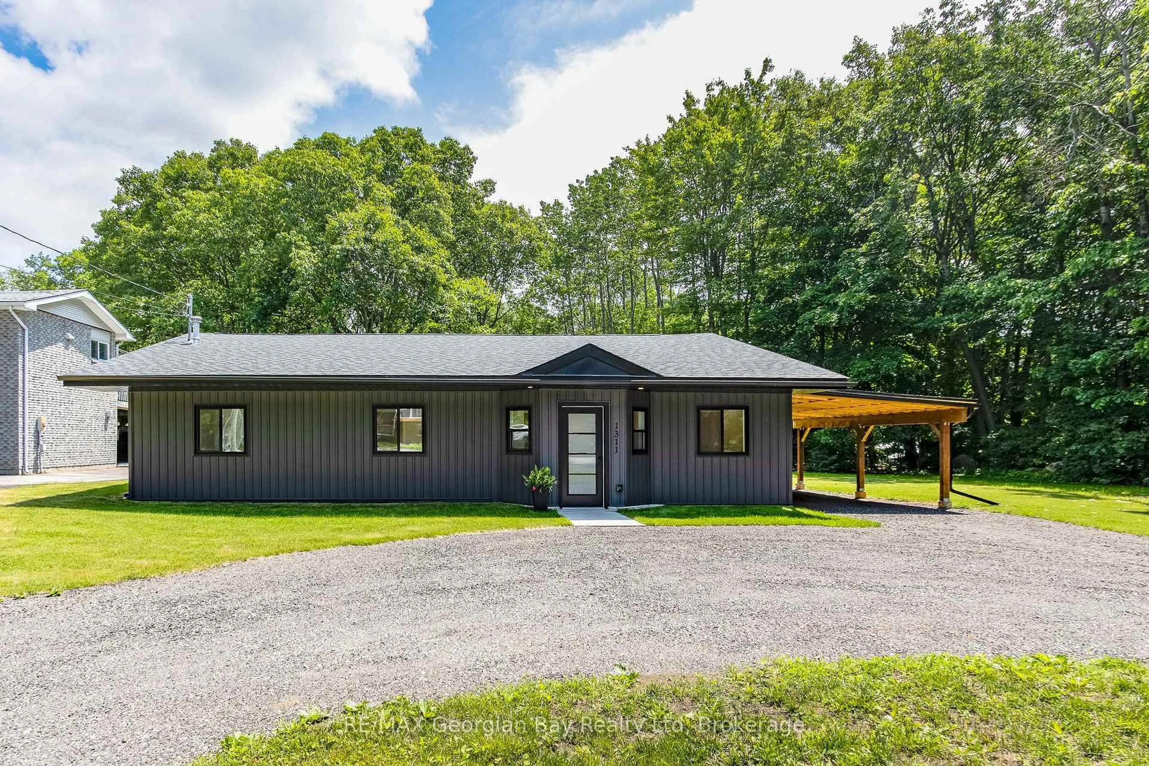 Home with vinyl exterior material, unknown for 1311 Everton Rd, Midland Ontario L4R 5J5