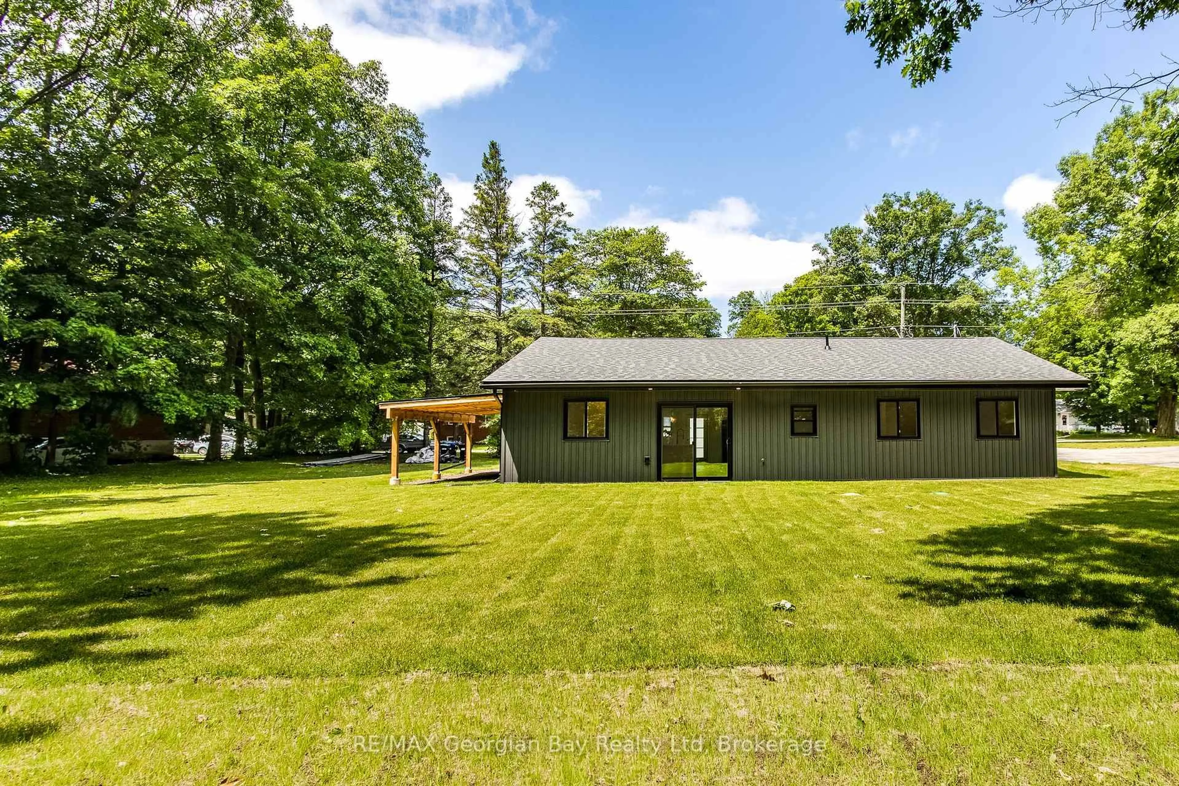 A pic from outside/outdoor area/front of a property/back of a property/a pic from drone, unknown for 1311 Everton Rd, Midland Ontario L4R 5J5