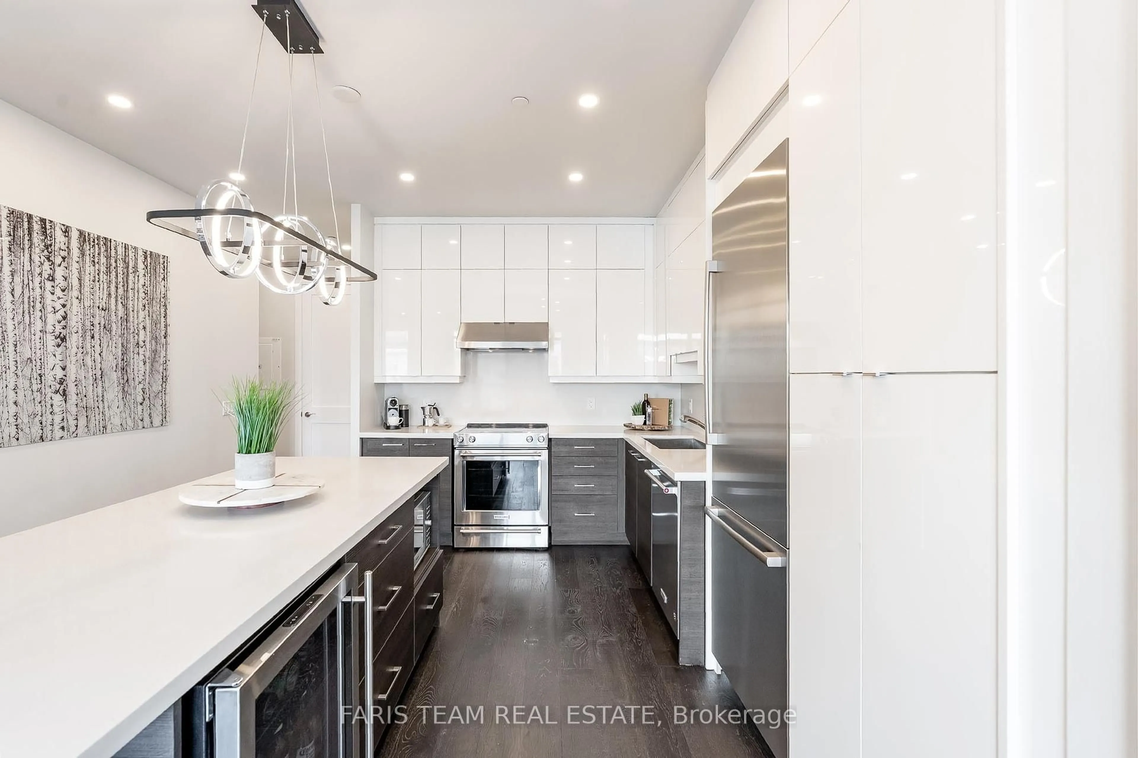 Contemporary kitchen, unknown for 90 Orchard Point Rd #604, Orillia Ontario L3V 8K4