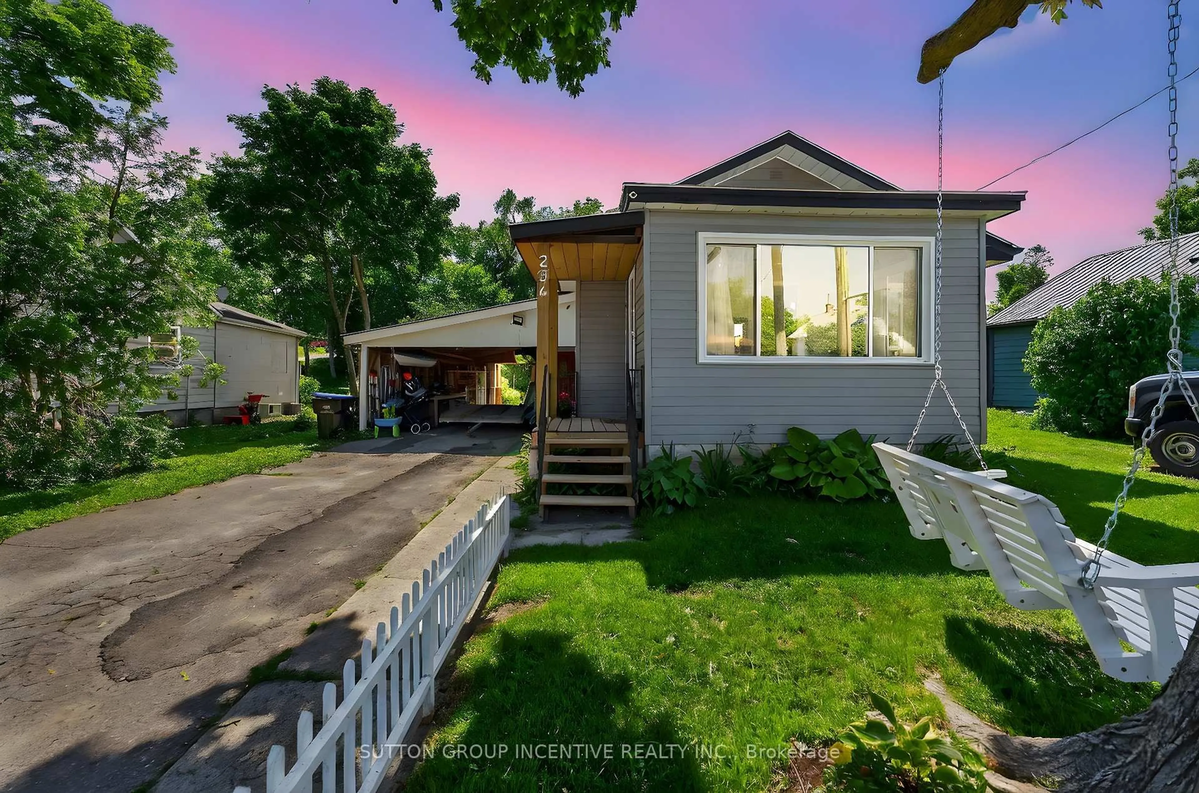 A pic from outside/outdoor area/front of a property/back of a property/a pic from drone, street for 234 George St, Midland Ontario L4R 2W6