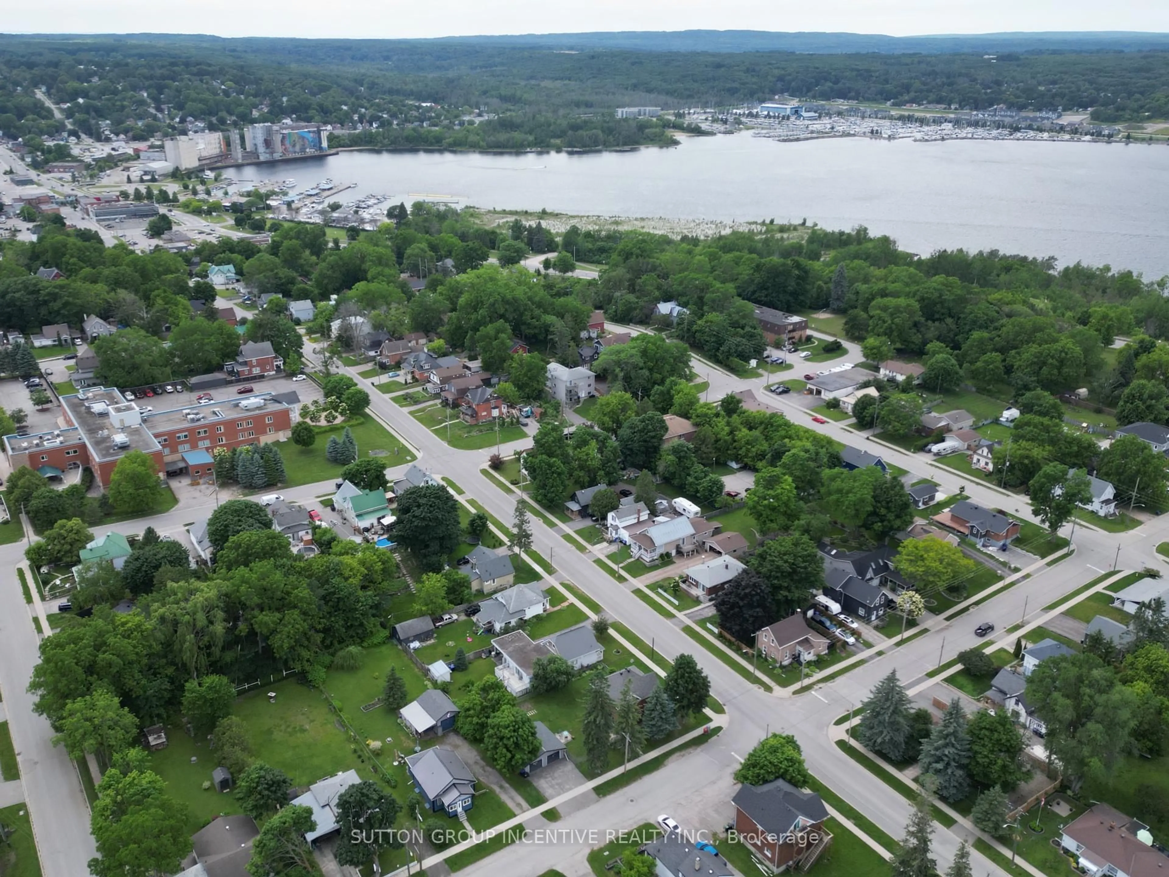 A pic from outside/outdoor area/front of a property/back of a property/a pic from drone, water/lake/river/ocean view for 234 George St, Midland Ontario L4R 2W6