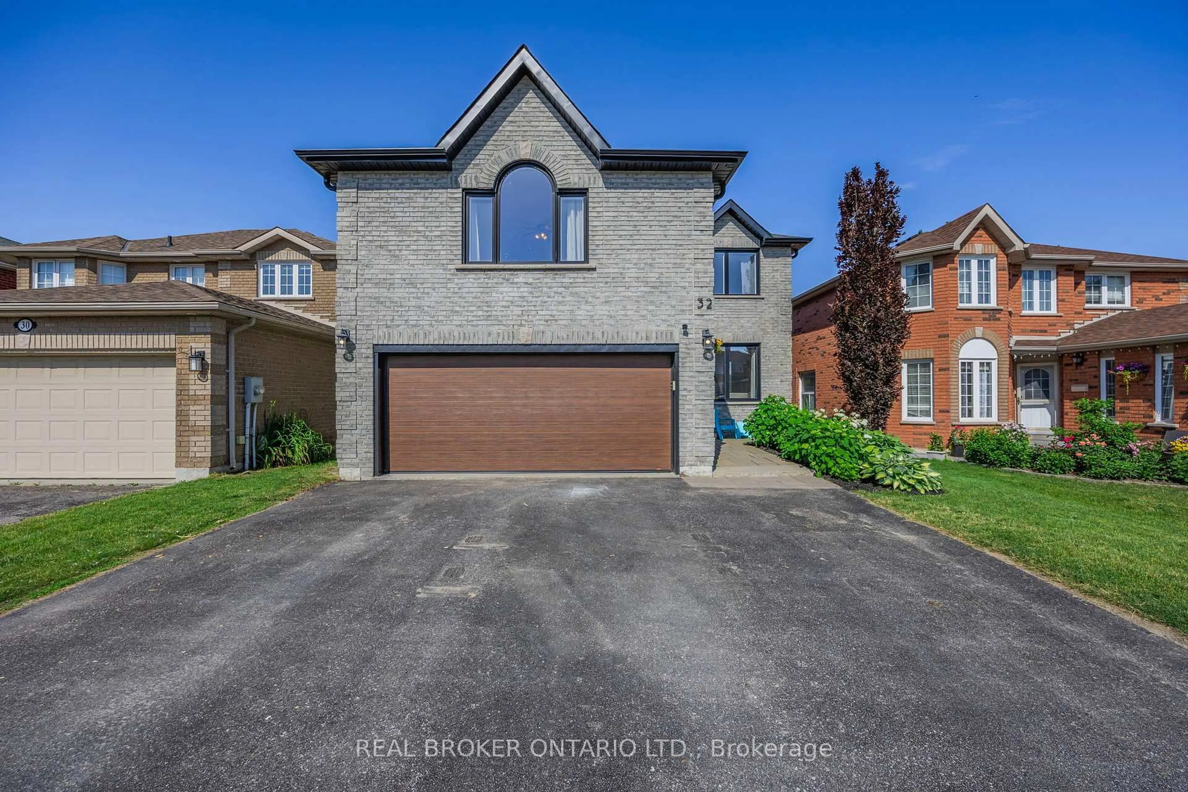 Home with brick exterior material, street for 32 BLACK WILLOW Dr, Barrie Ontario L4N 9M1