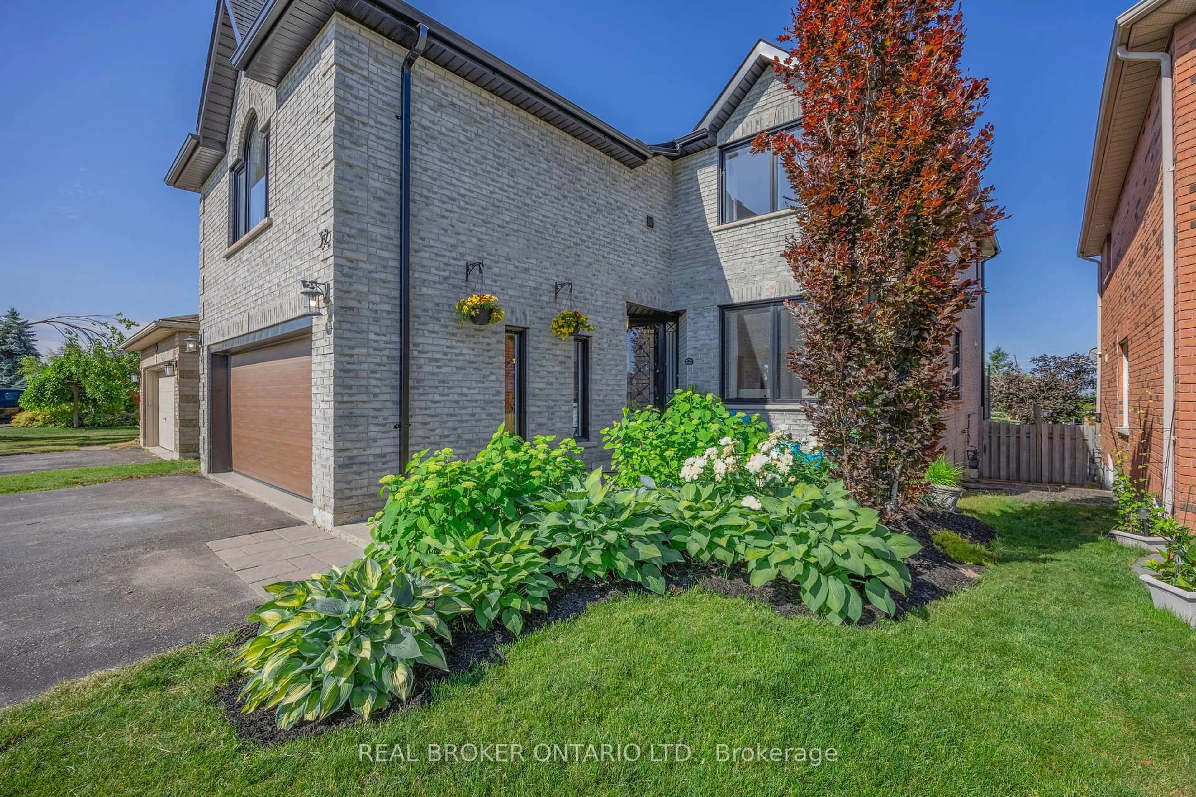 Home with brick exterior material, street for 32 BLACK WILLOW Dr, Barrie Ontario L4N 9M1