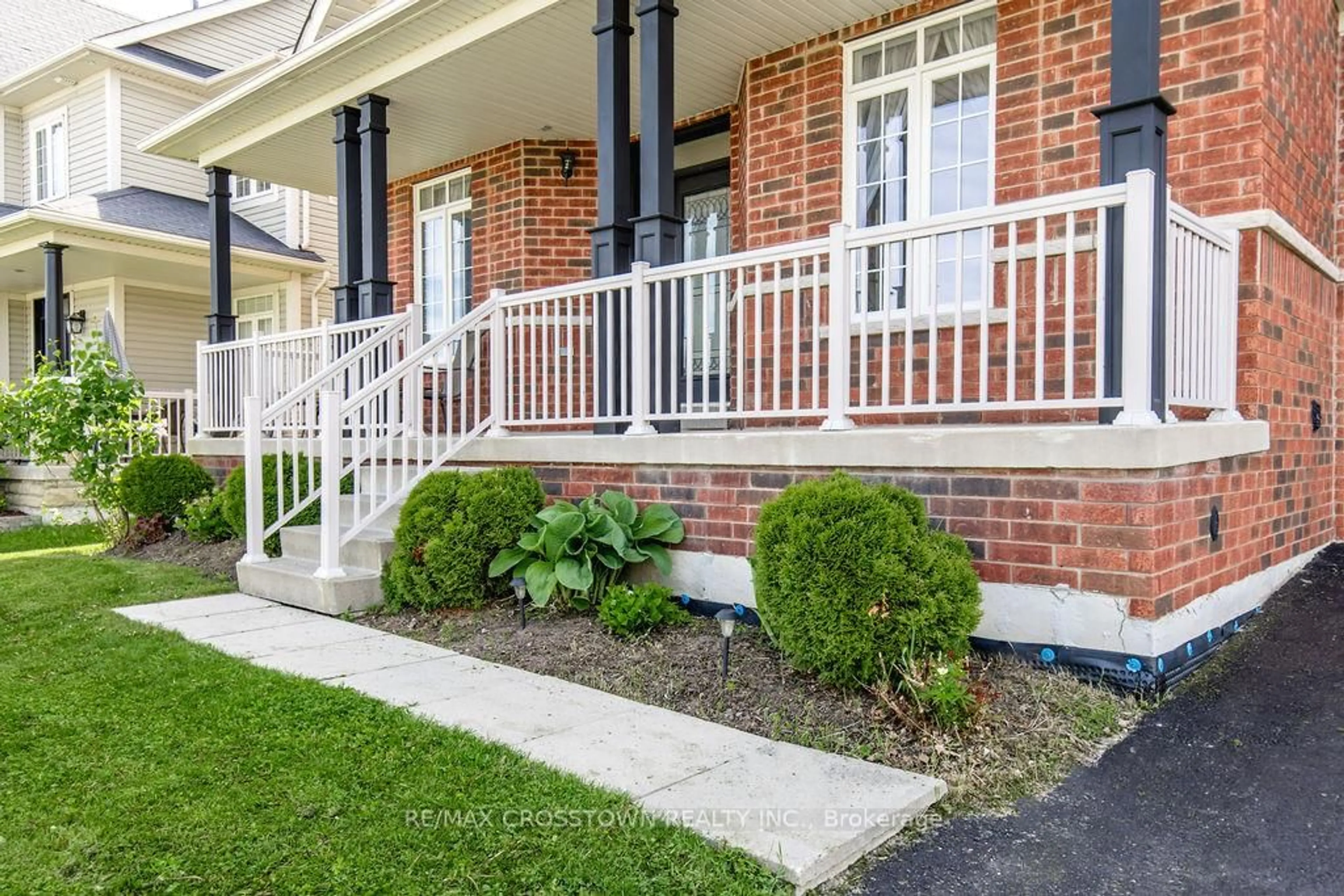 Unknown for 61 The Queensway, Barrie Ontario L4M 7J3