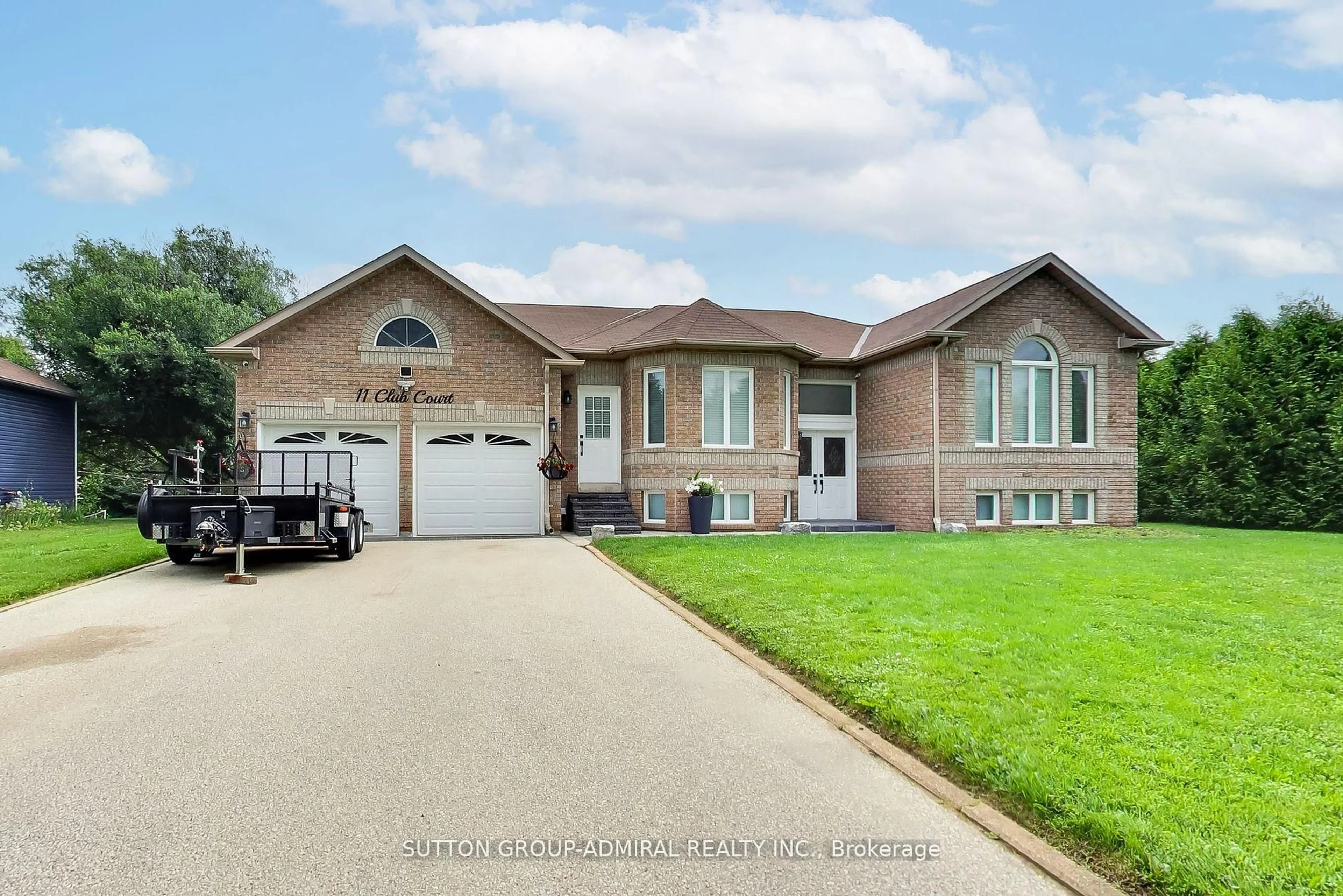 Home with brick exterior material, street for 11 Club Crt, Wasaga Beach Ontario L9Z 1J8