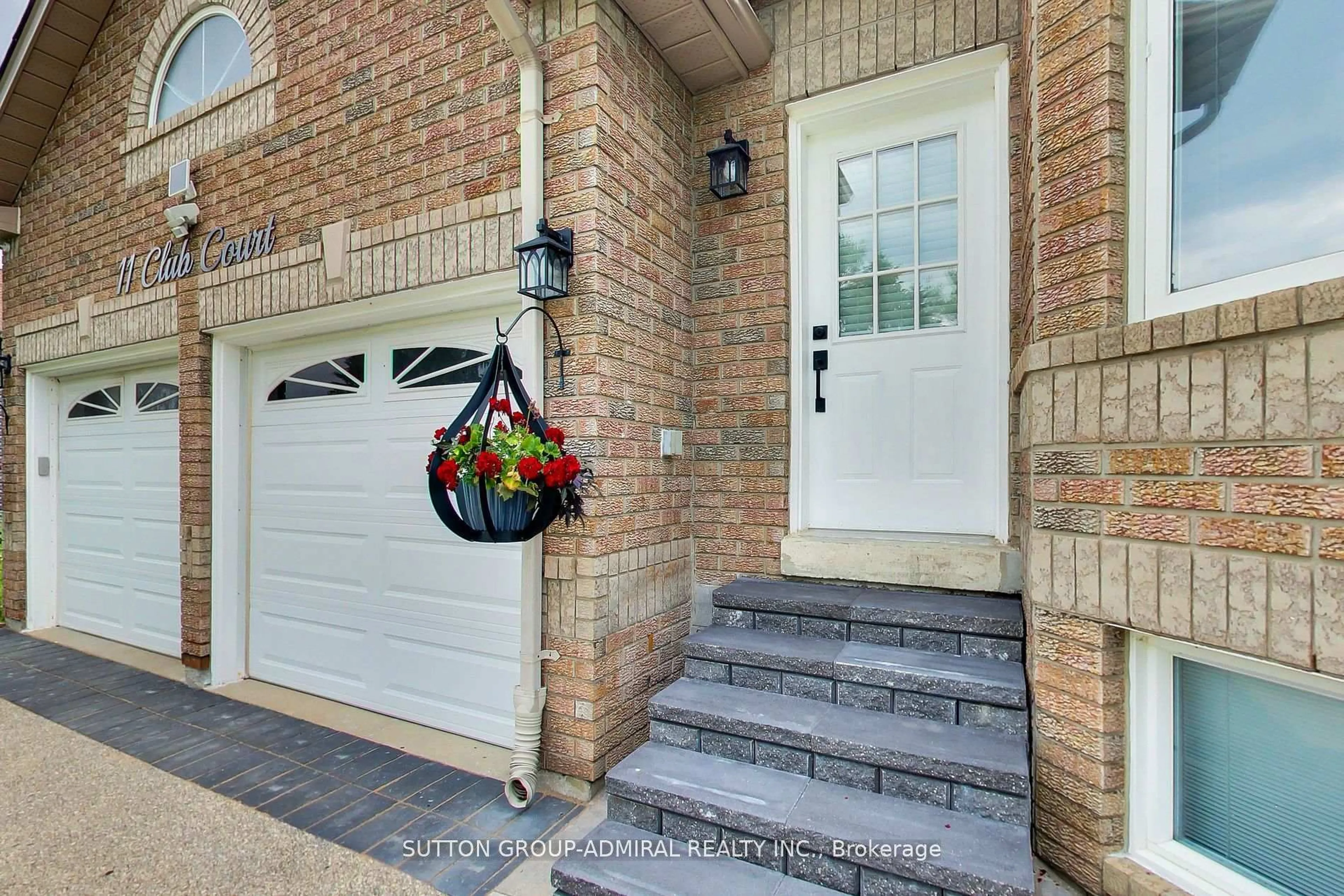 Indoor entryway for 11 Club Crt, Wasaga Beach Ontario L9Z 1J8