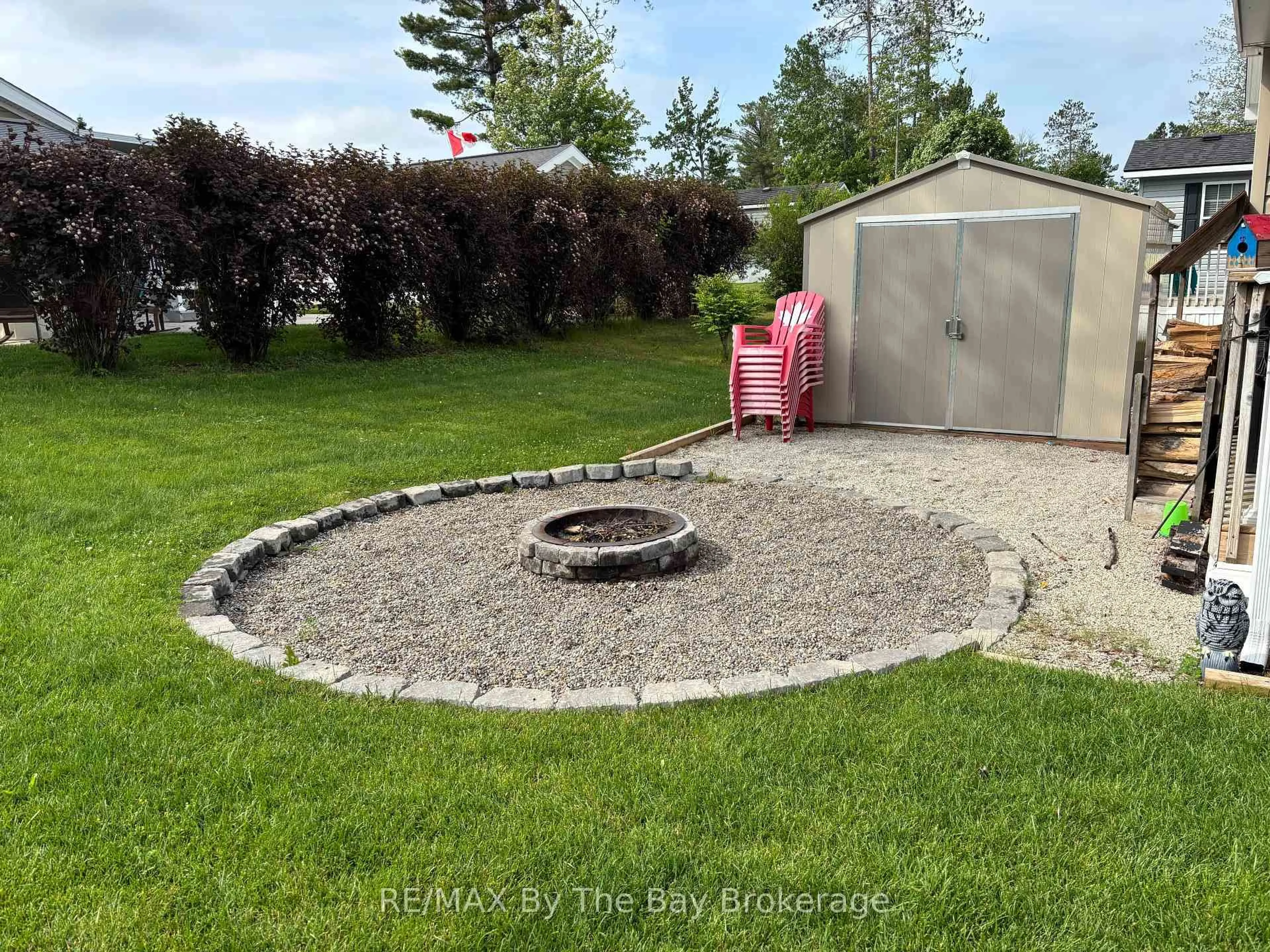 Patio, unknown for 17 CHIPPEWA Tr, Wasaga Beach Ontario L9Z 1X7