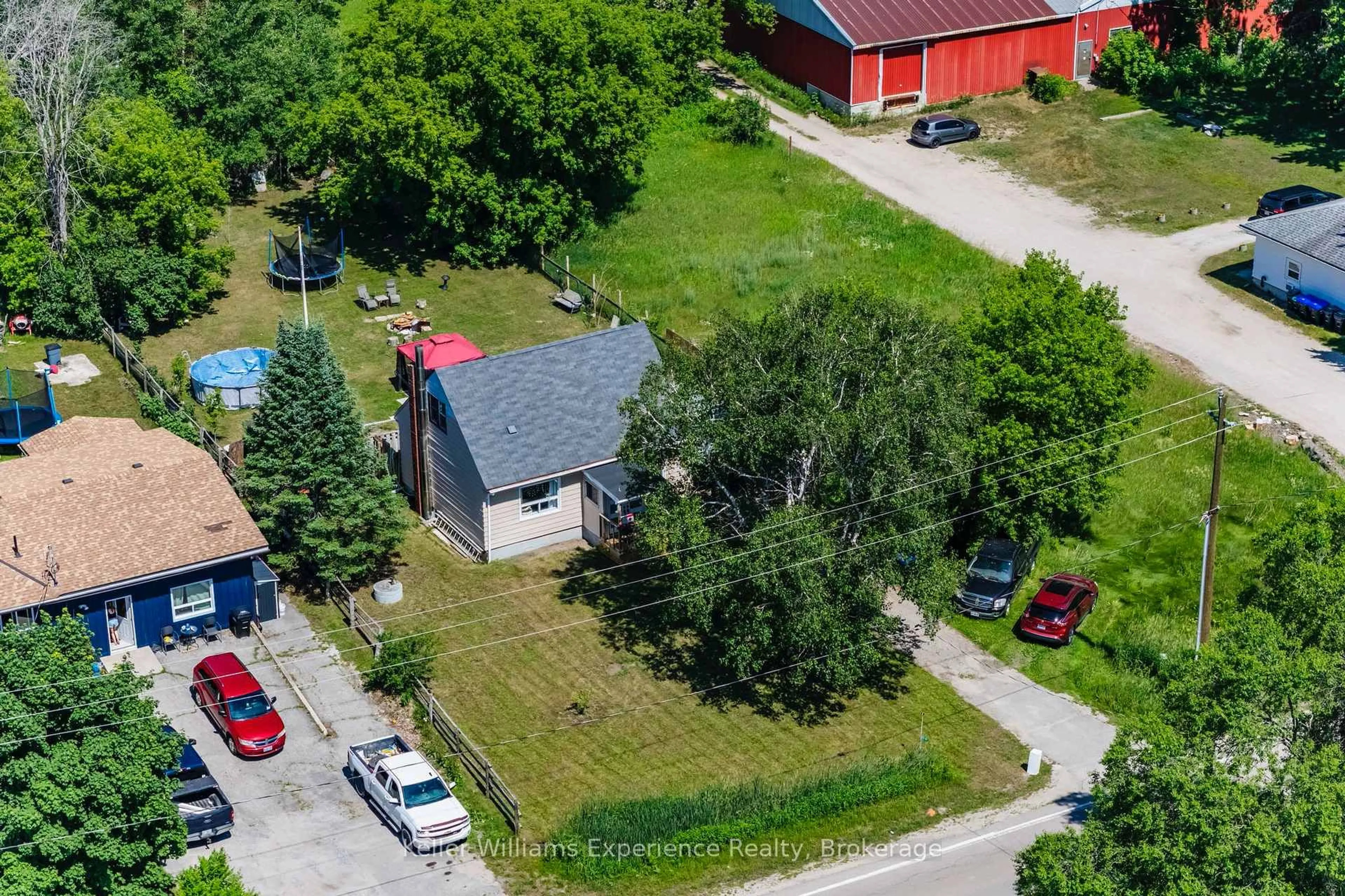 A pic from outside/outdoor area/front of a property/back of a property/a pic from drone, street for 2849 Old Fort Rd, Tay Ontario L4R 4K3