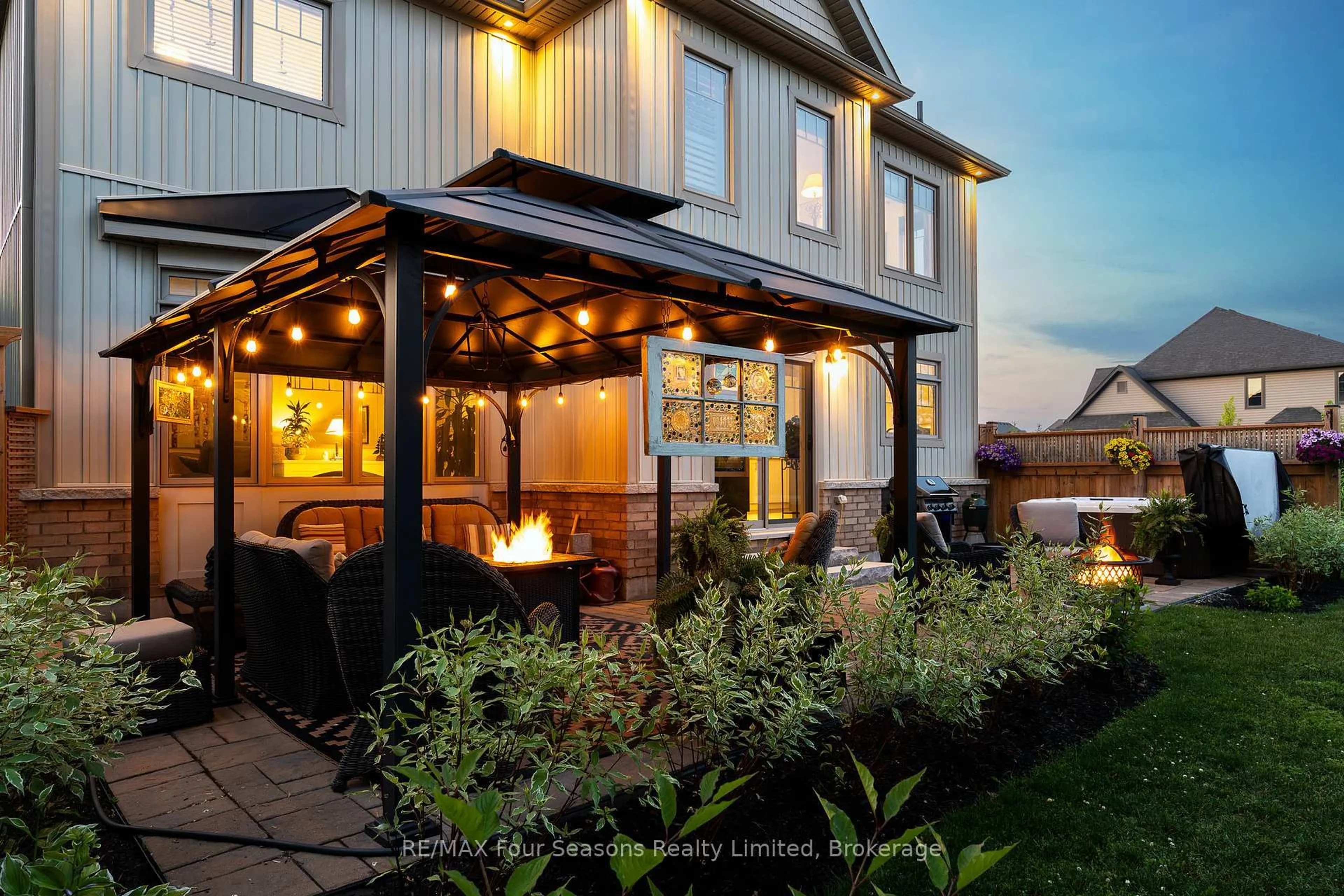 Patio, street for 64 Kirby Ave, Collingwood Ontario L9Y 3Y8