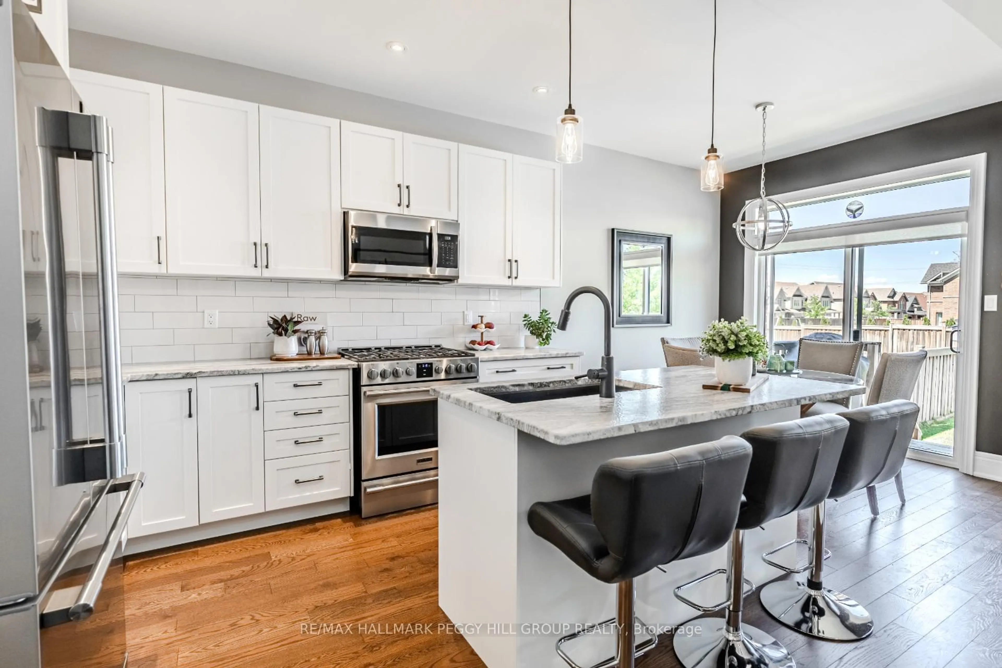 Open concept kitchen, unknown for 23 Curtis Way, Springwater Ontario L9X 0S7