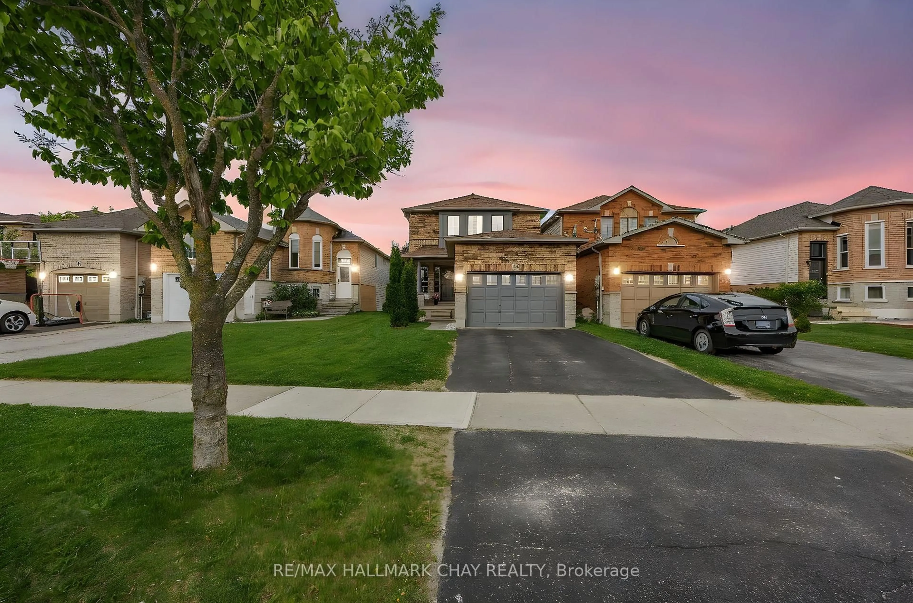 A pic from outside/outdoor area/front of a property/back of a property/a pic from drone, street for 20 BASSWOOD Dr, Barrie Ontario L4N 9P1
