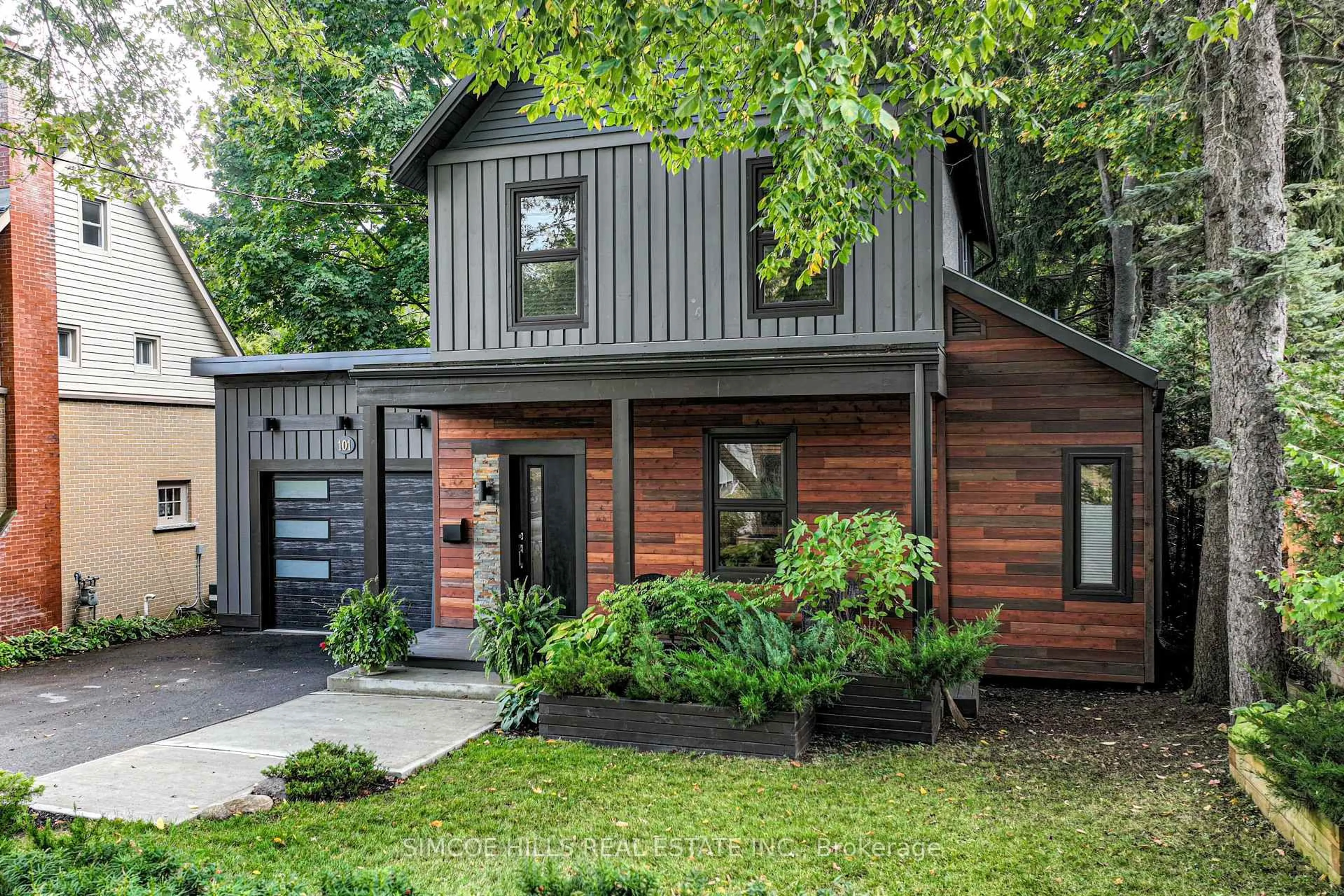 Home with brick exterior material, street for 101 Jarvis St, Orillia Ontario L3V 2A4