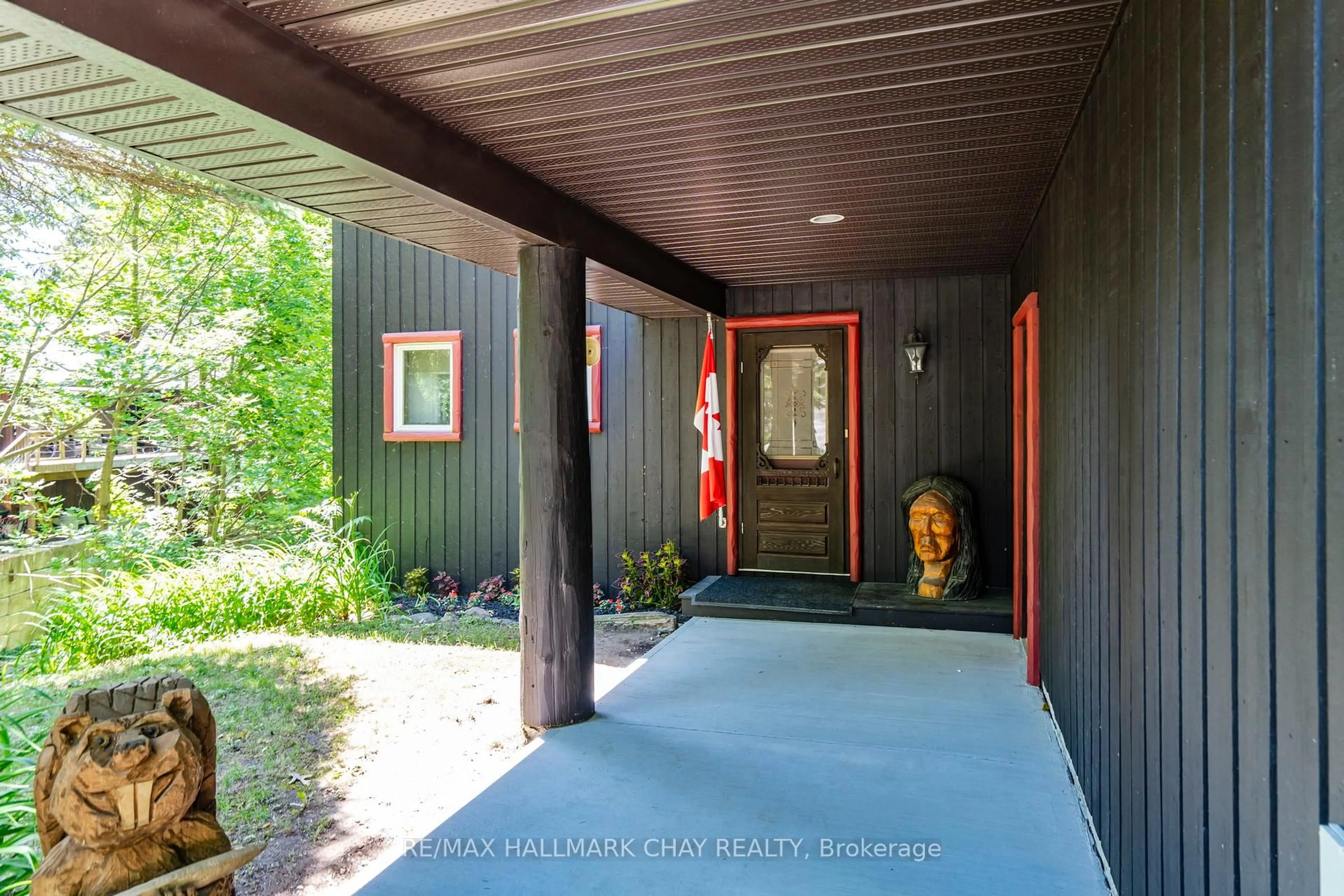 Indoor entryway for 25 Cathedral Pines Rd, Oro-Medonte Ontario L4M 4Y8