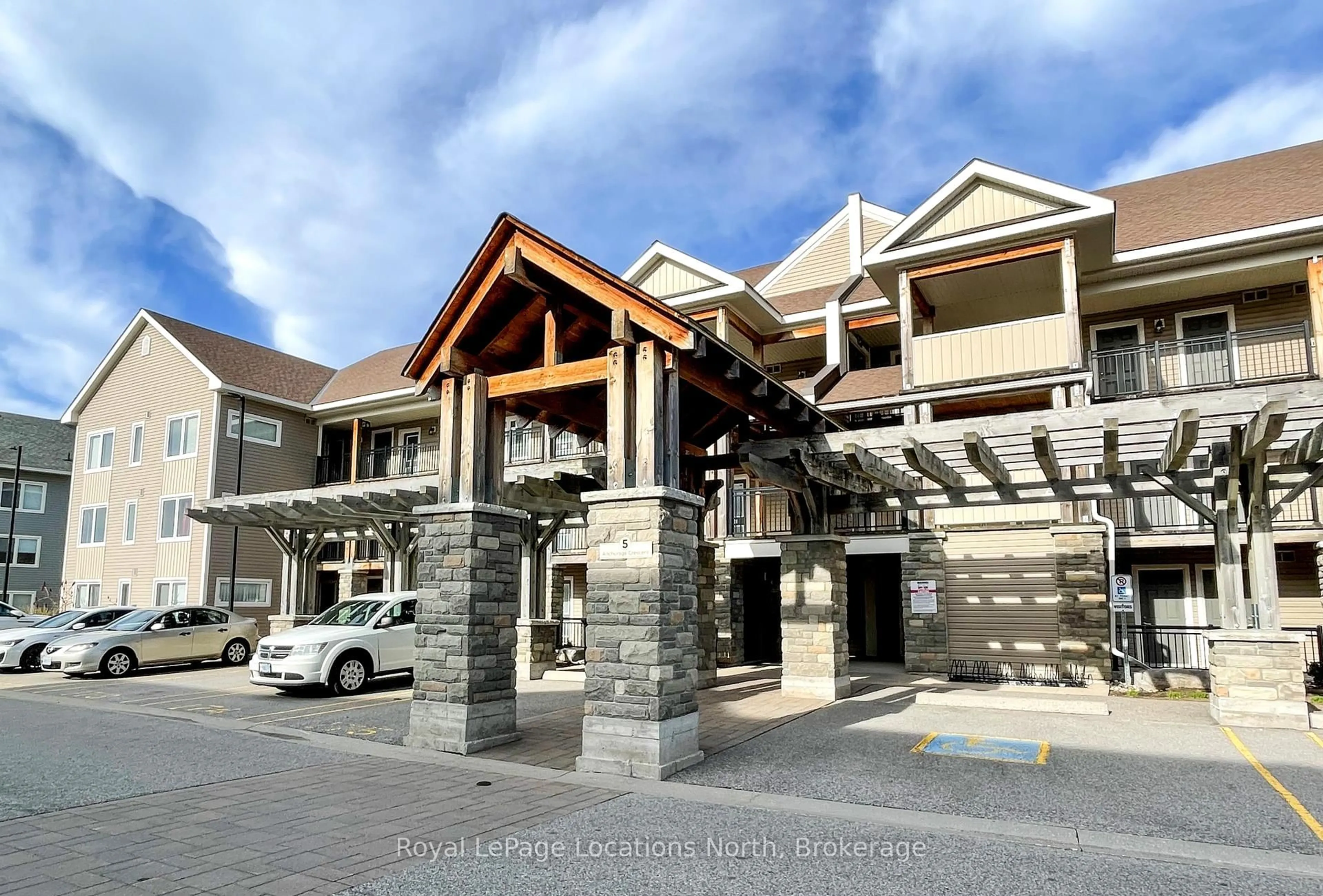 Indoor foyer for 5 Anchorage Cres #102, Collingwood Ontario L9Y 0Y6