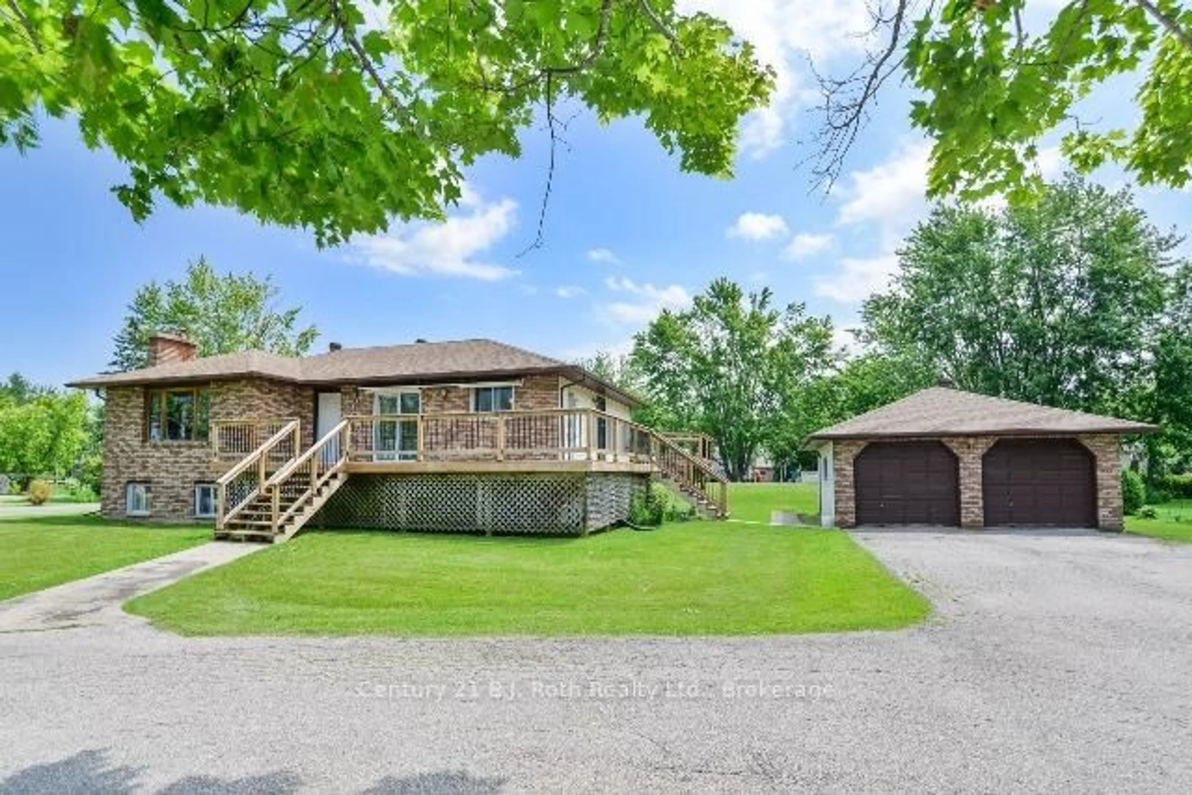 A pic from outside/outdoor area/front of a property/back of a property/a pic from drone, unknown for 124 Creighton St, Ramara Ontario L3V 6H7