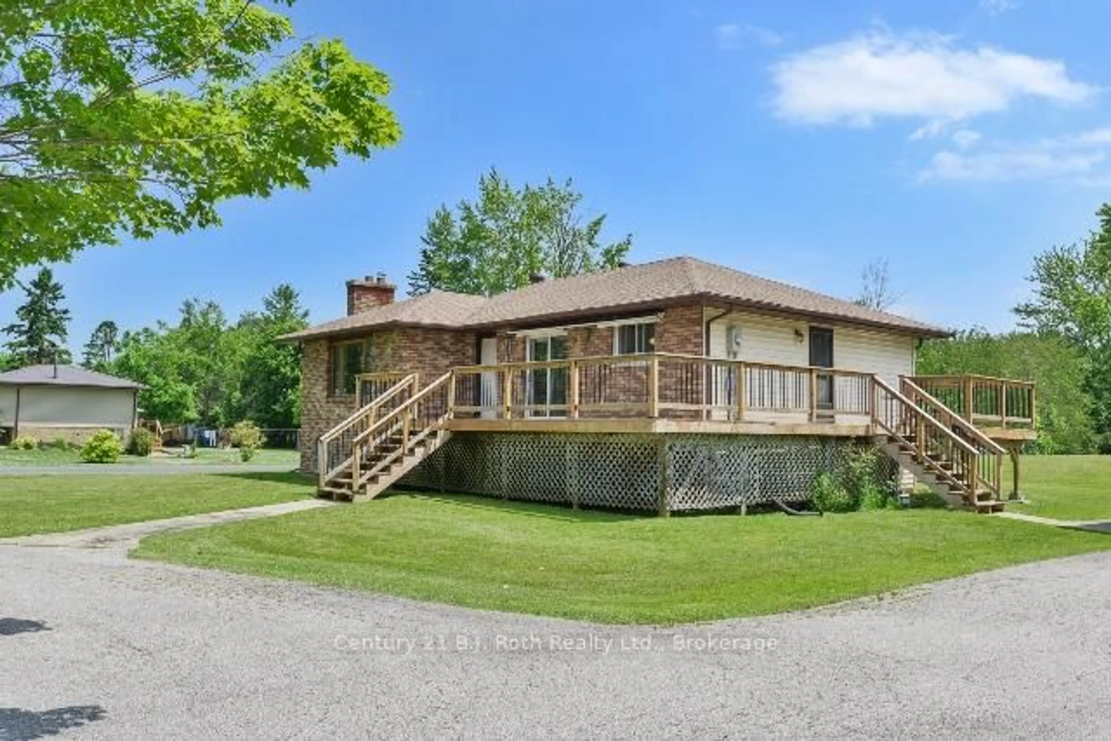 A pic from outside/outdoor area/front of a property/back of a property/a pic from drone, unknown for 124 Creighton St, Ramara Ontario L3V 6H7