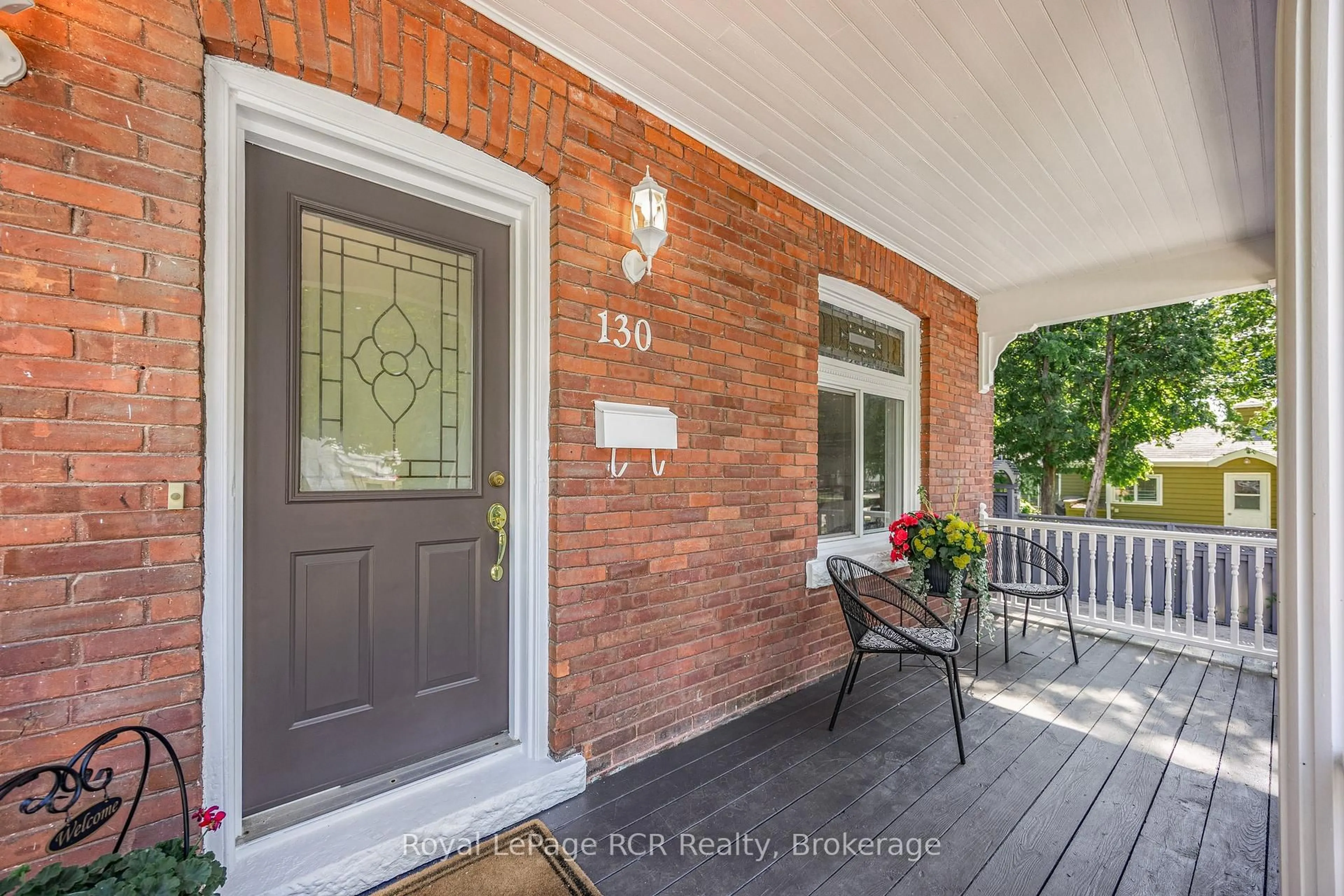 Indoor entryway for 130 Second St, Collingwood Ontario L9Y 1E8