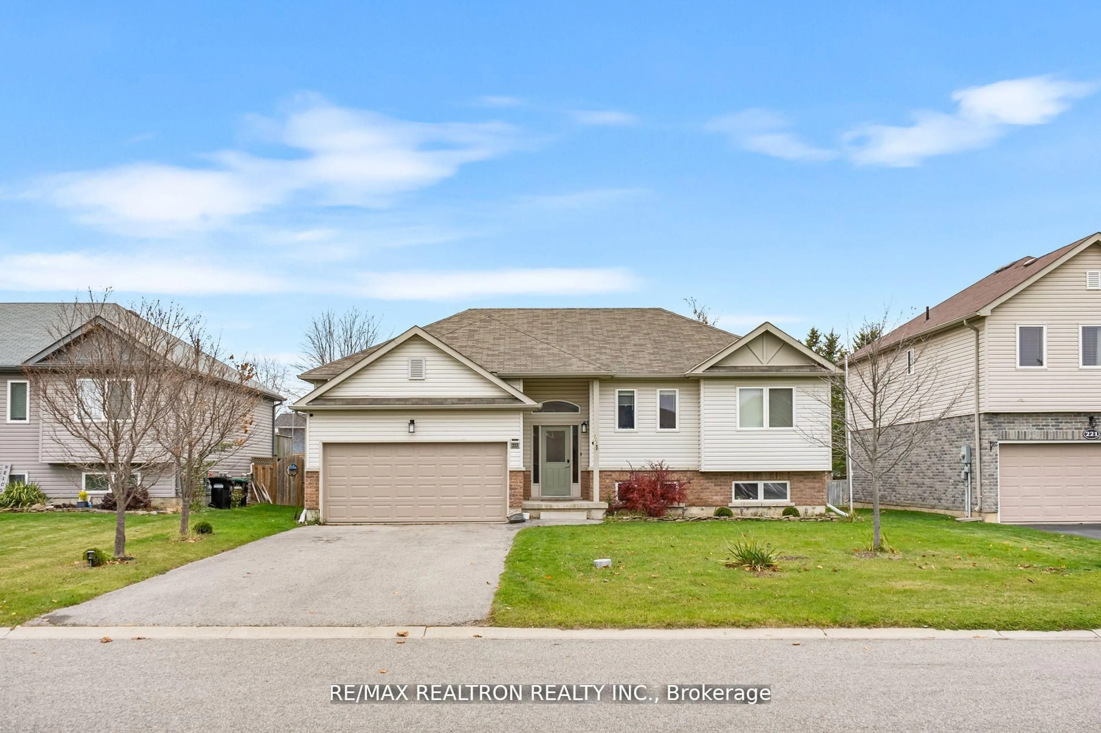 Home with vinyl exterior material, street for 223 Aspen Ridge Dr, Clearview Ontario L0M 1S0
