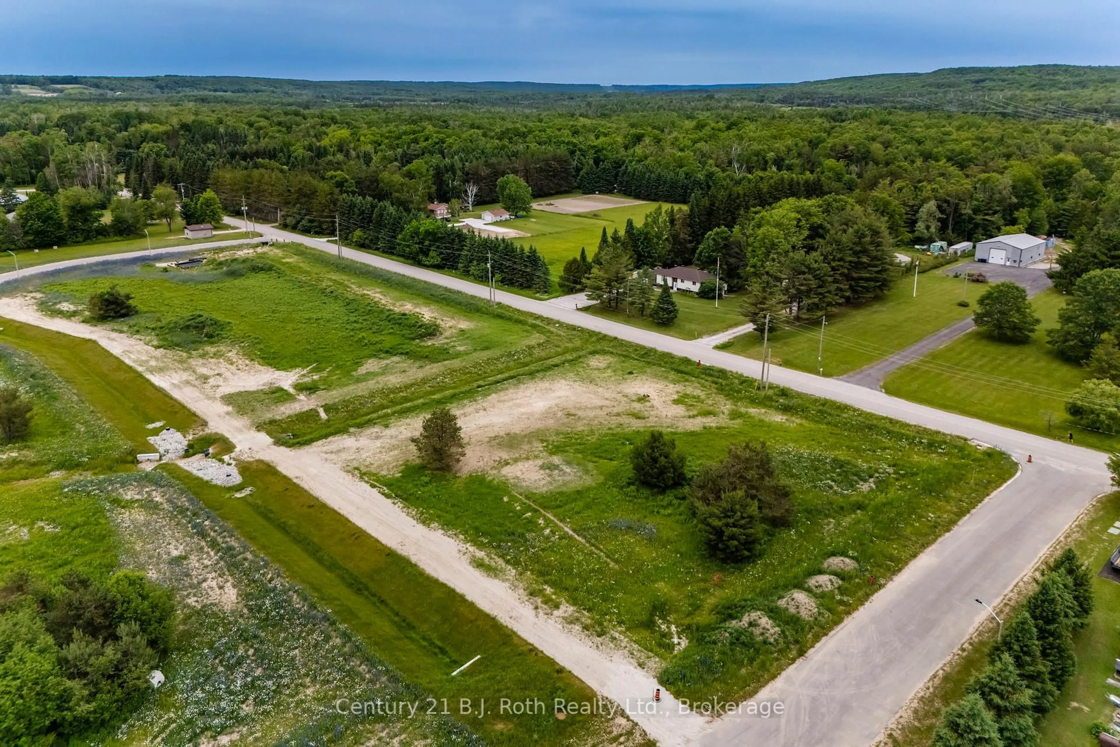 A pic from outside/outdoor area/front of a property/back of a property/a pic from drone, unknown for 7 Scarlett Line, Springwater Ontario L0L 1V0