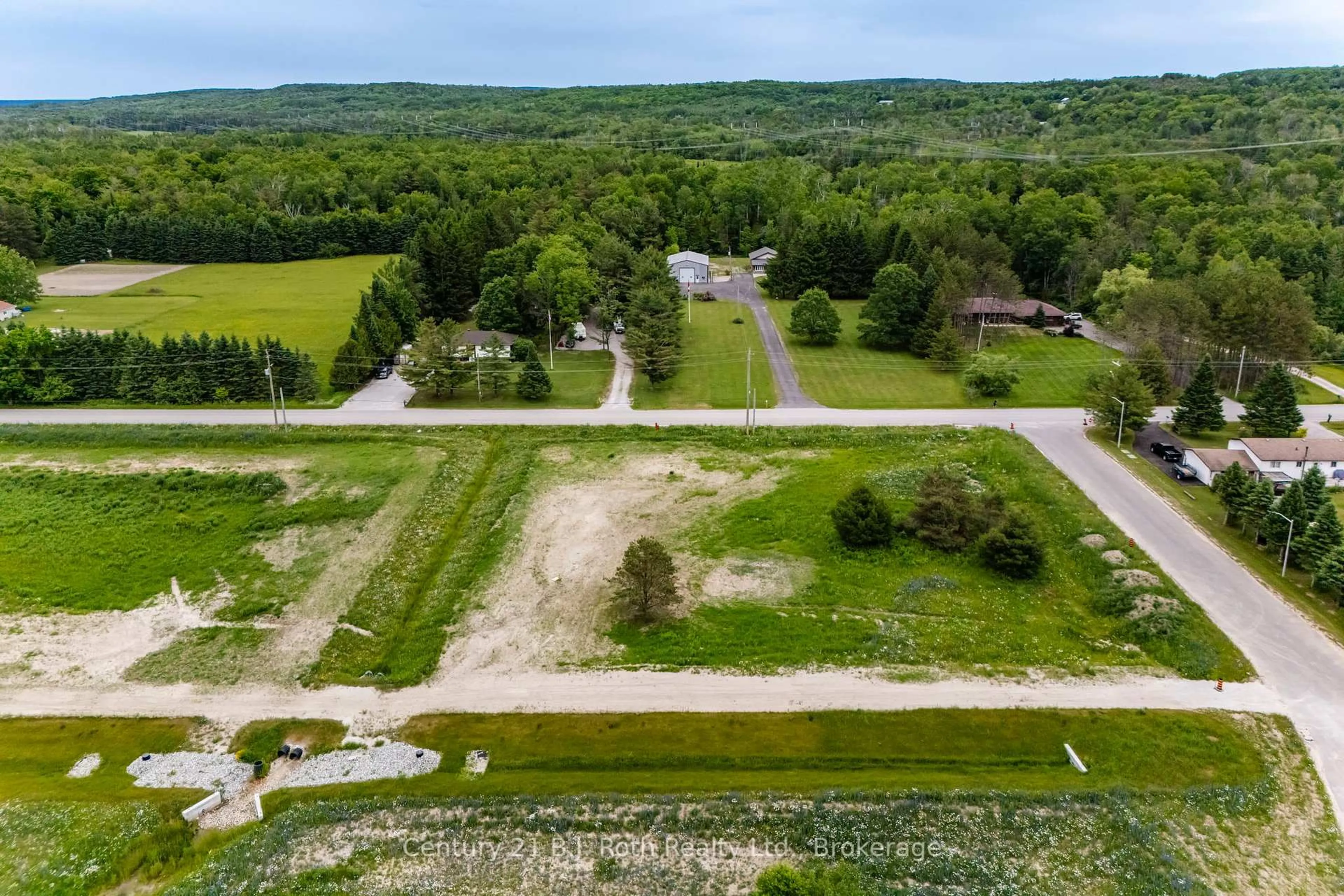 A pic from outside/outdoor area/front of a property/back of a property/a pic from drone, unknown for 7 Scarlett Line, Springwater Ontario L0L 1V0