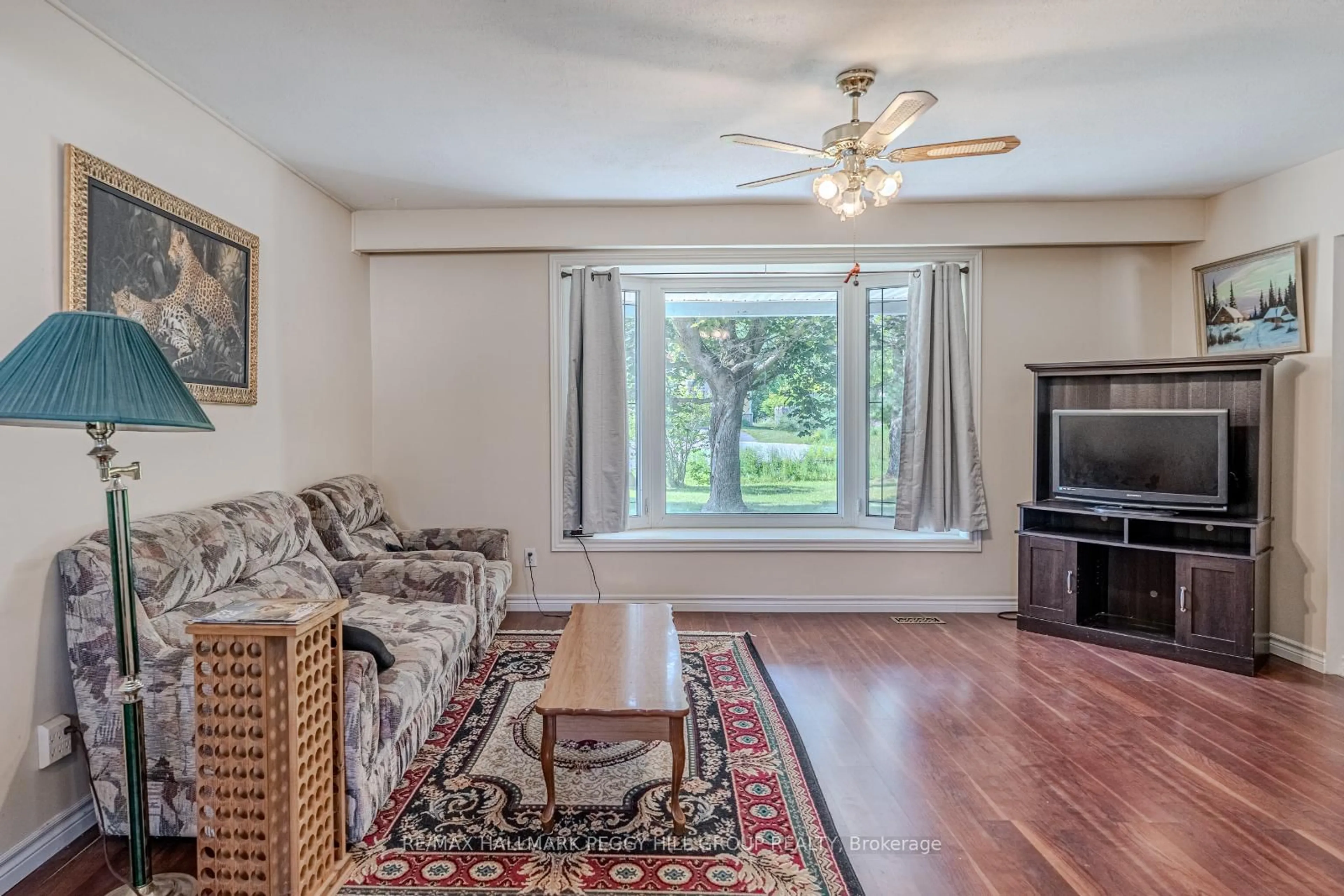 Living room with furniture, unknown for 223 Phillips St, Barrie Ontario L4N 3V2